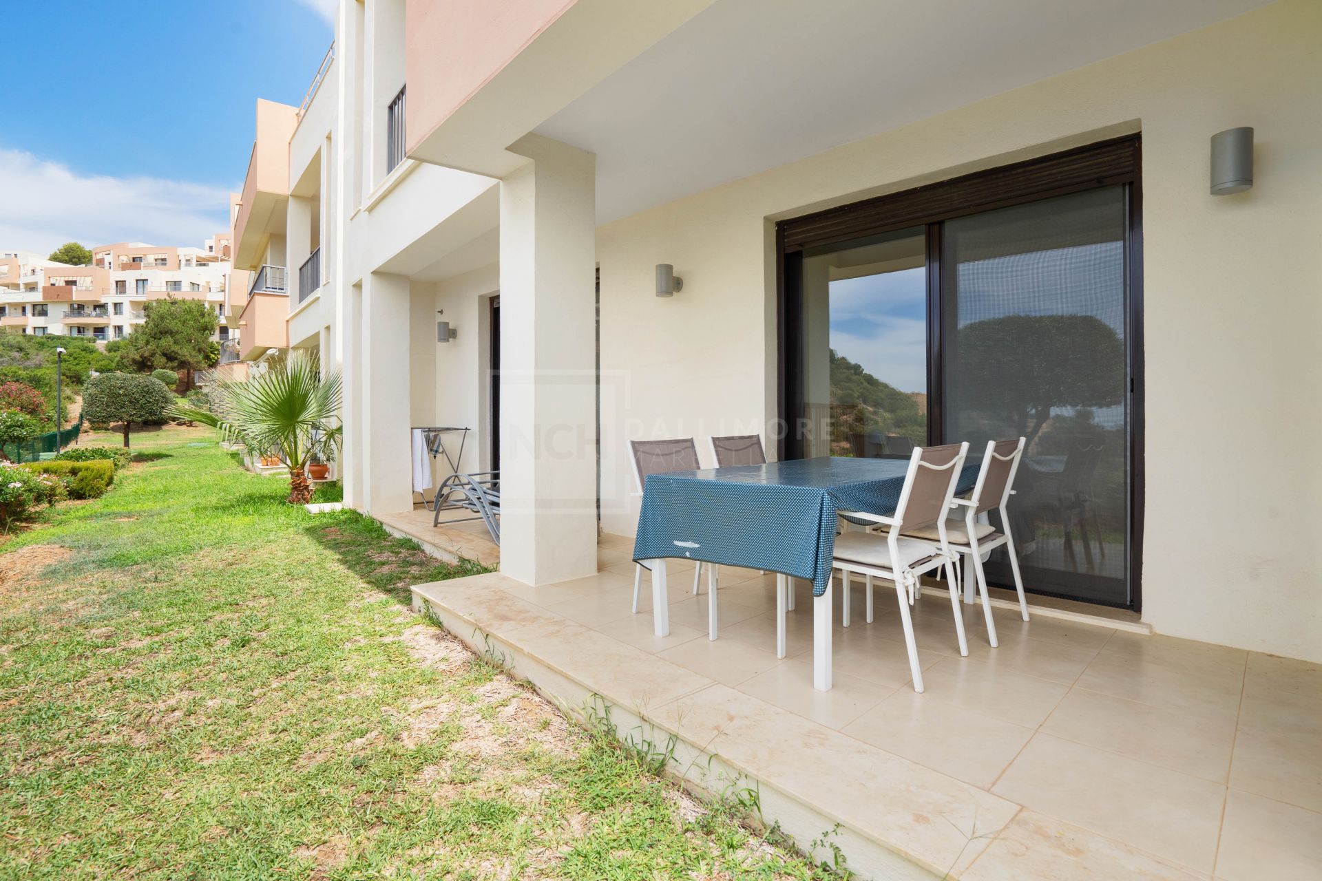 Bonito apartamento en planta baja de dos dormitorios situado en Altos de los Monteros