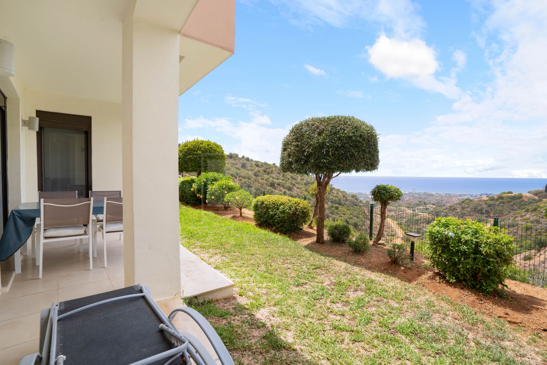 Bonito apartamento en planta baja de dos dormitorios situado en Altos de los Monteros