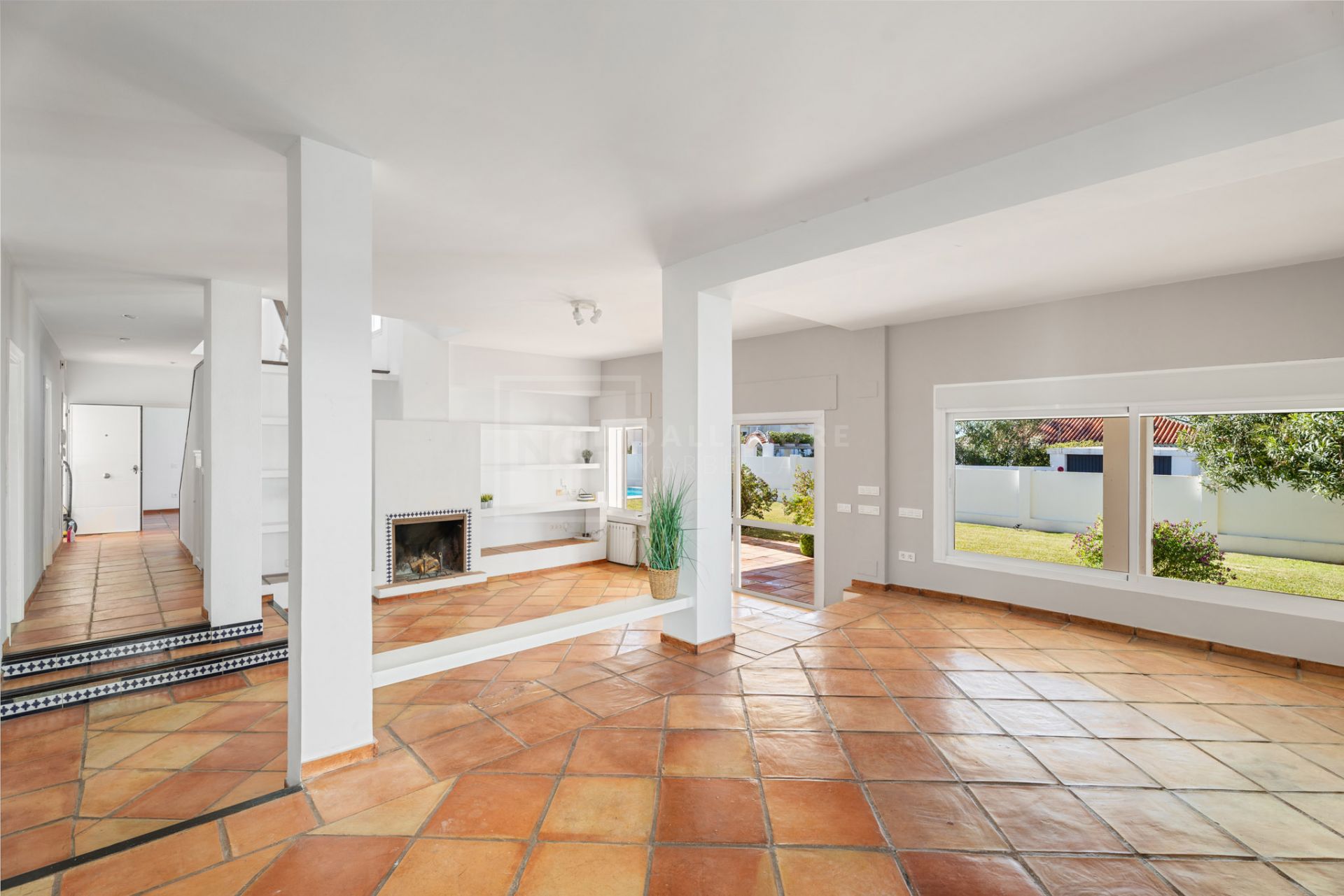 BEACH SIDE VILLA IN MARBELLA EAST