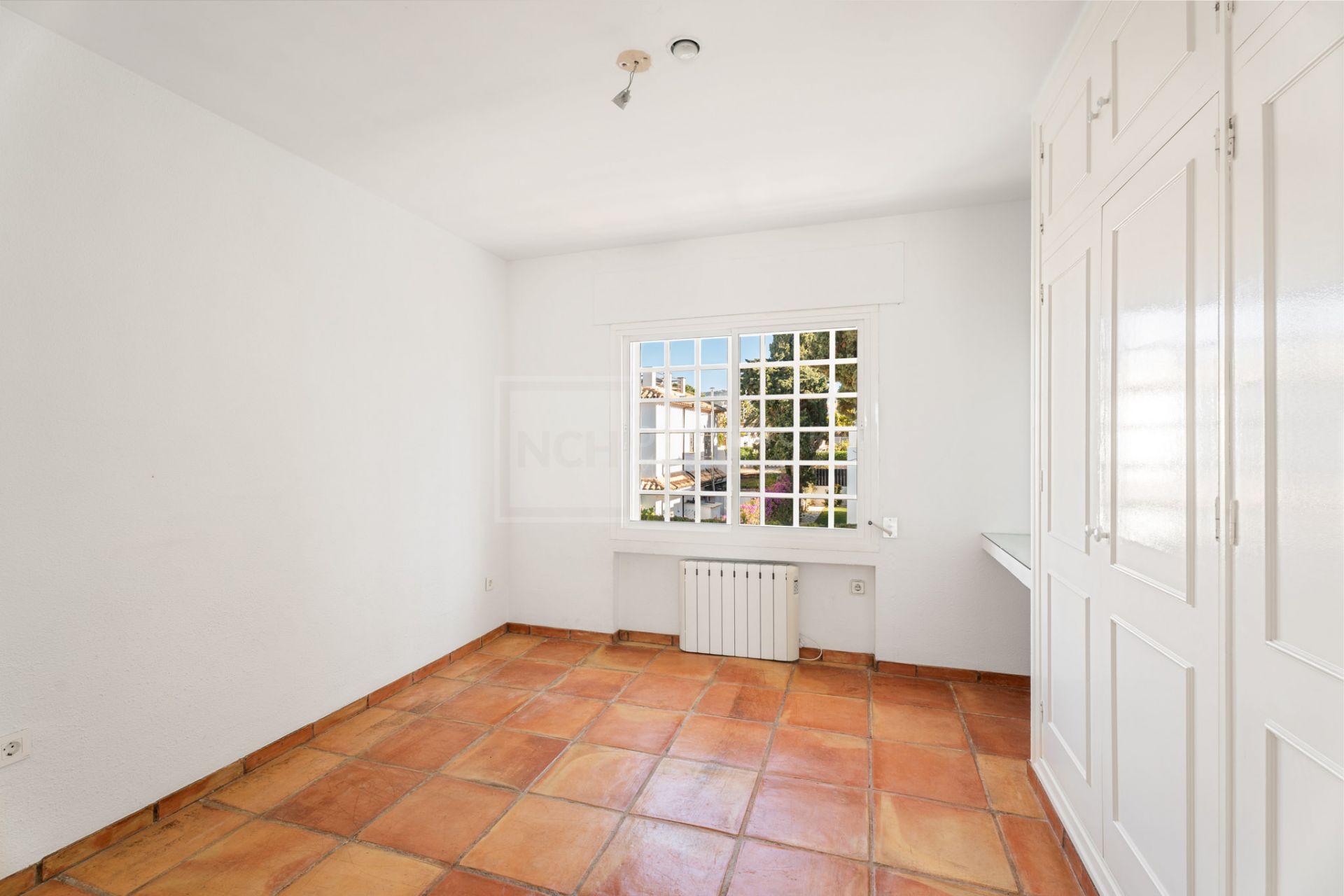 BEACH SIDE VILLA IN MARBELLA EAST