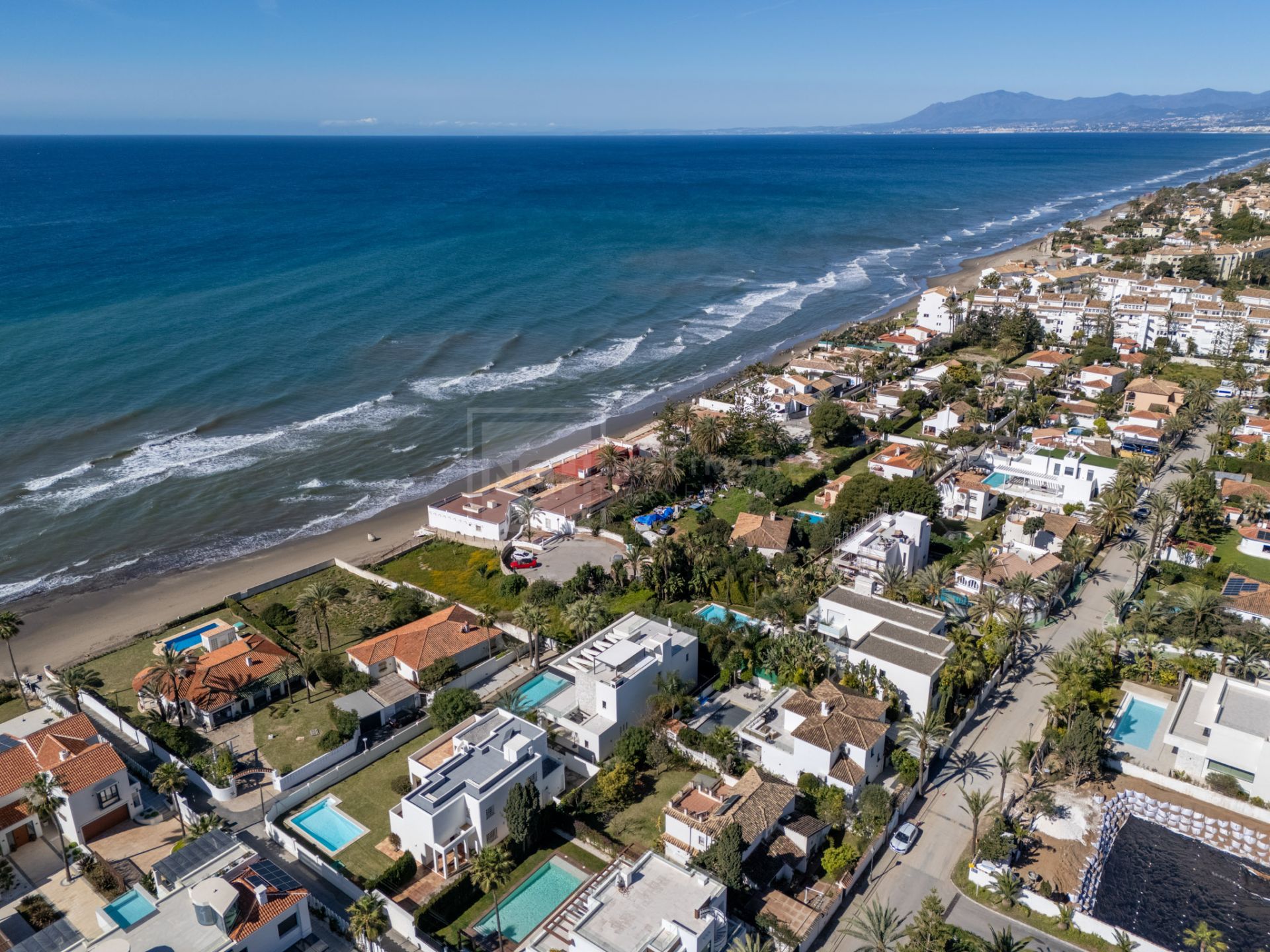 BEACH SIDE VILLA IN MARBELLA EAST