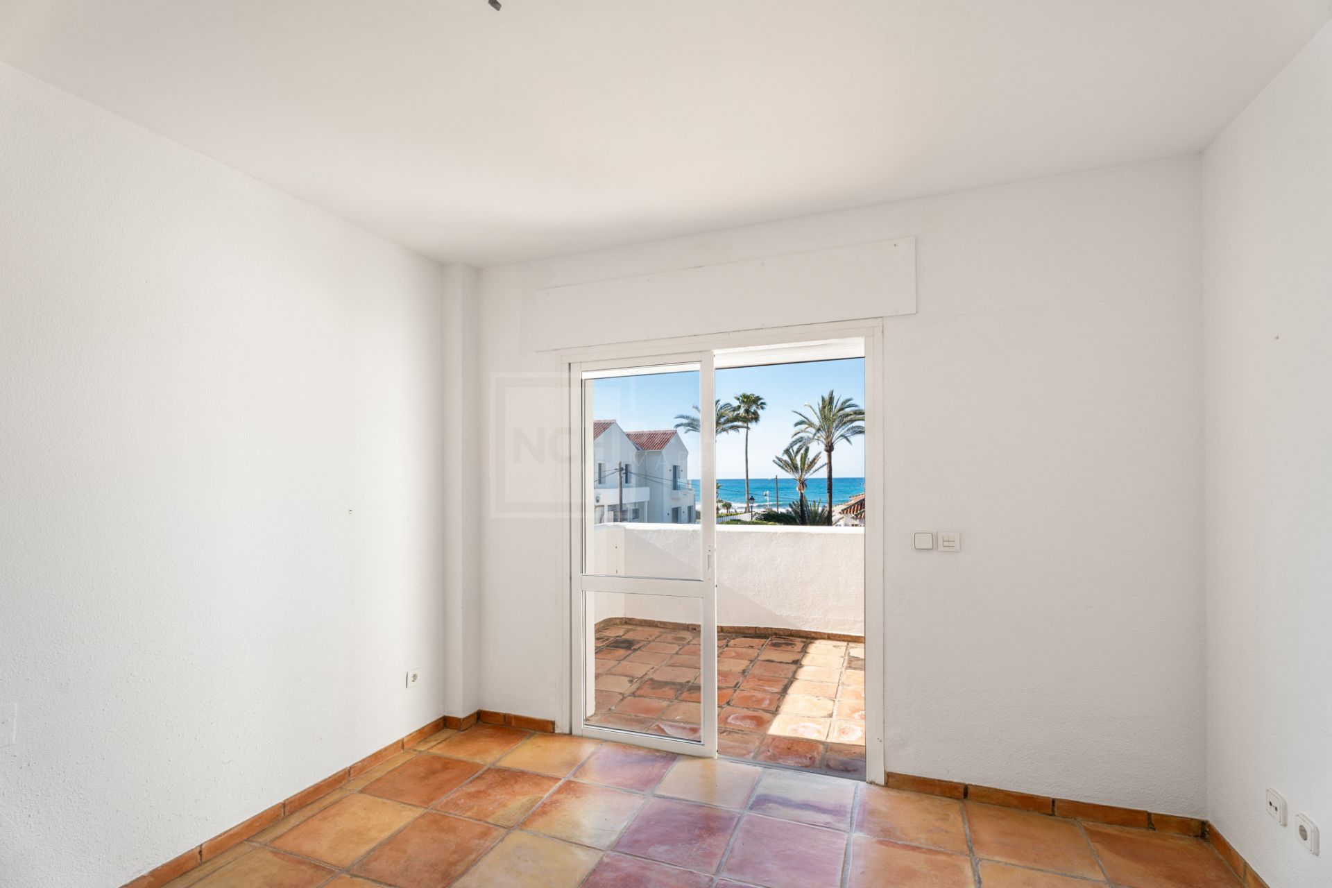 BEACH SIDE VILLA IN MARBELLA EAST