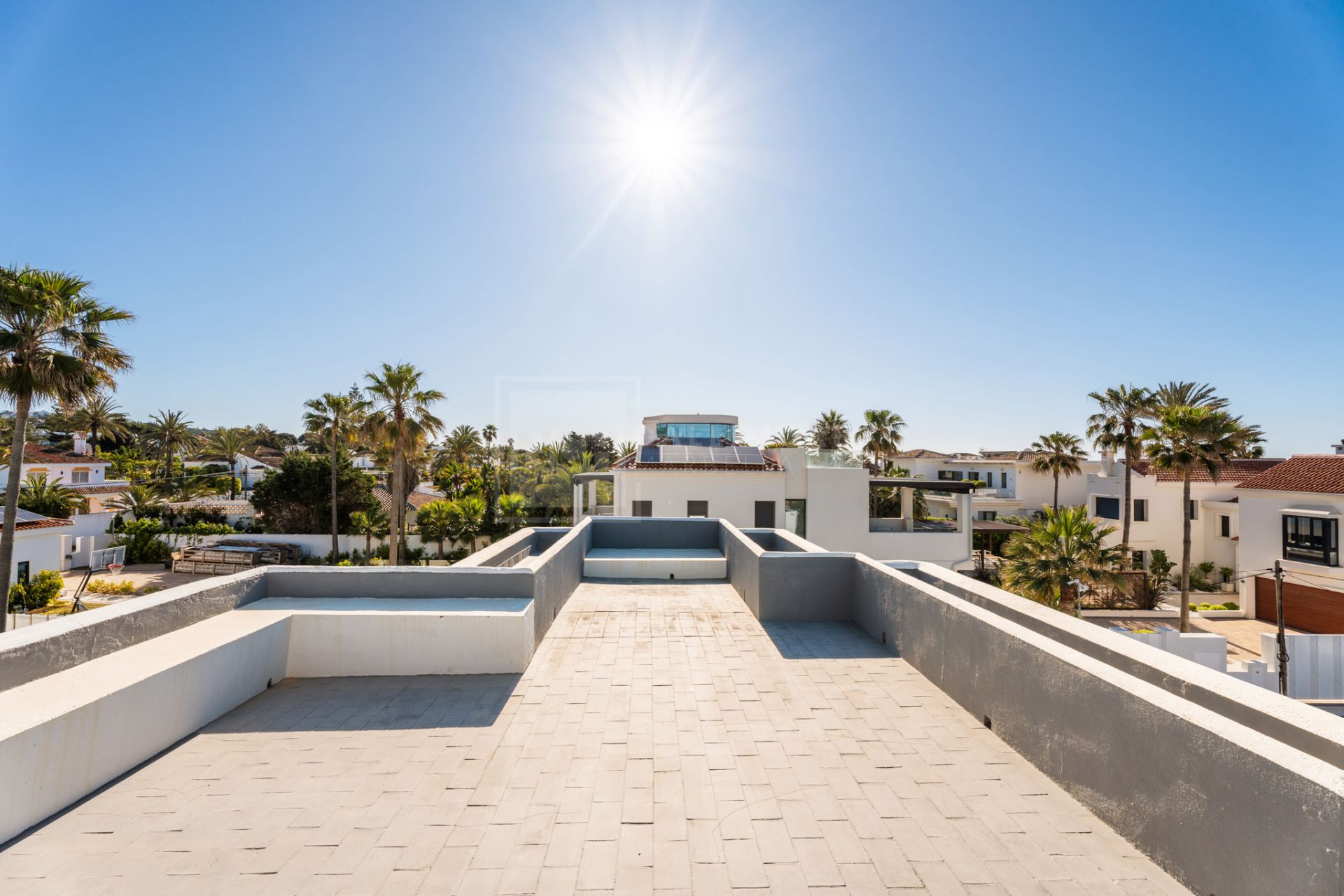 BEACH SIDE VILLA IN MARBELLA EAST