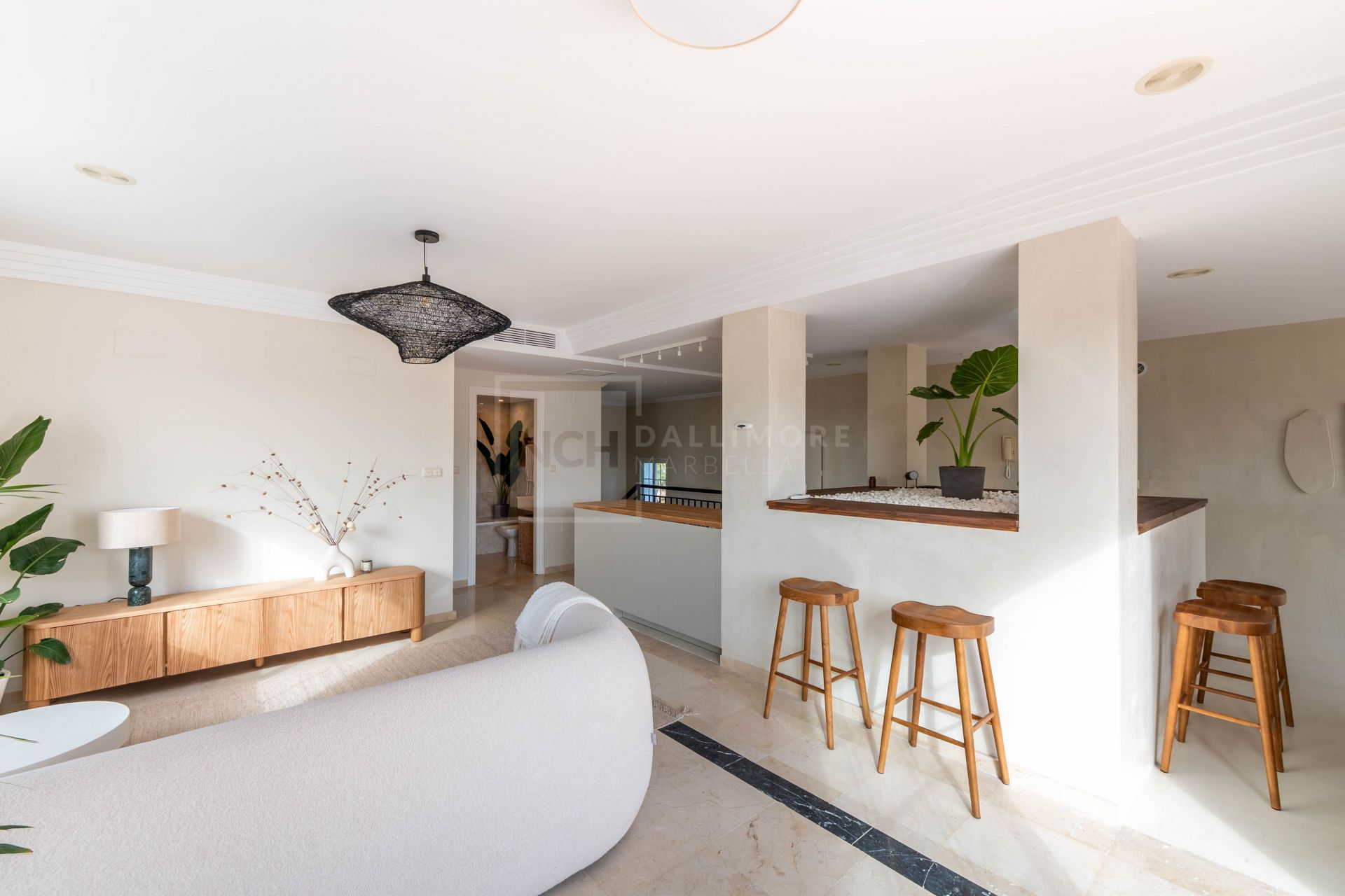 2-BEDROOM PENTHOUSE CLOSE TO THE BEACH & GOLF