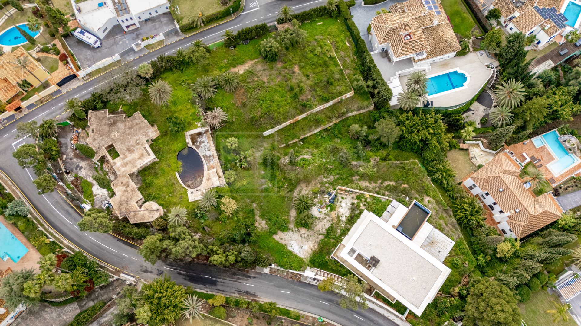 EXCEPTIONAL PLOT WITH PROJECT FOR FOR SALE IN MARBELLA EAST