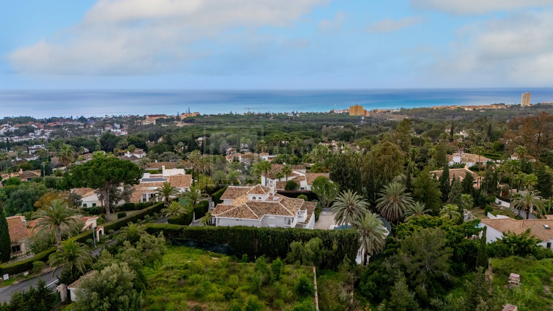 EXCEPTIONAL PLOT WITH PROJECT FOR FOR SALE IN MARBELLA EAST