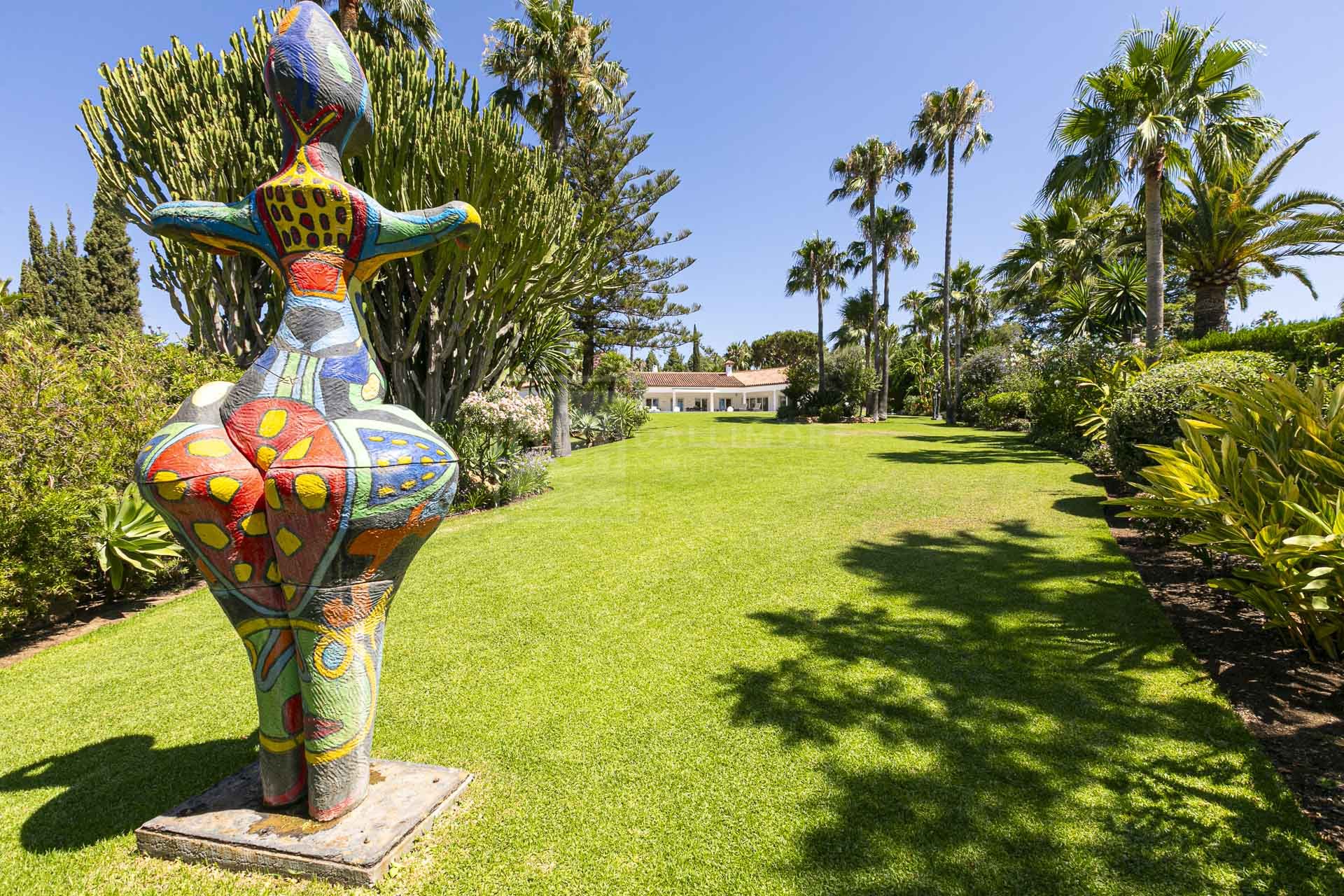 Hermosa, orientada al sur Villa de cuatro dormitorios situada en la zona codiciada de Hacienda Las Chapas, Marbella