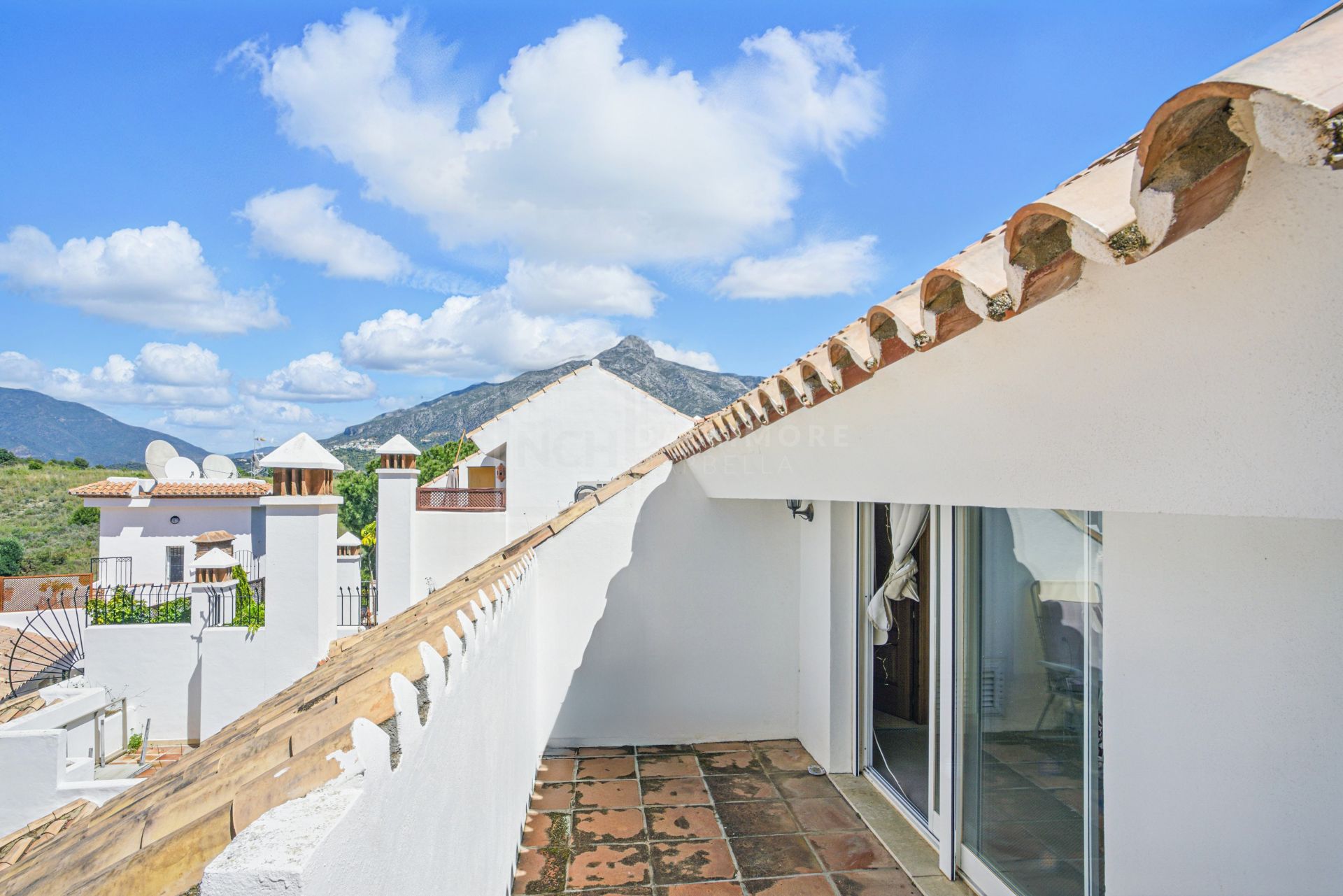 Amplio ático dúplex de cuatro dormitorios en el complejo Los Pinos de Aloha, Nueva Andalucía, Marbella