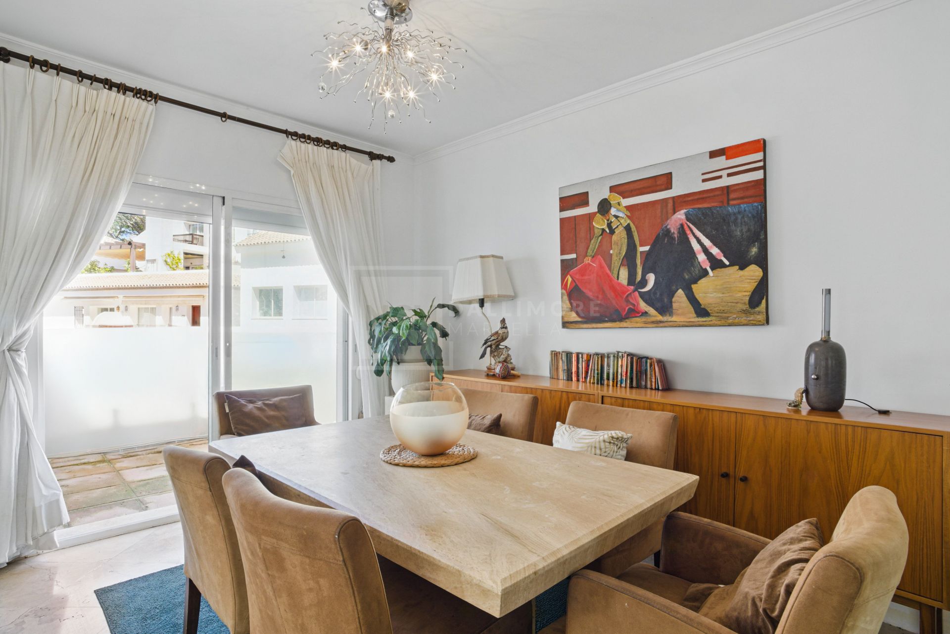 Amplio ático dúplex de cuatro dormitorios en el complejo Los Pinos de Aloha, Nueva Andalucía, Marbella