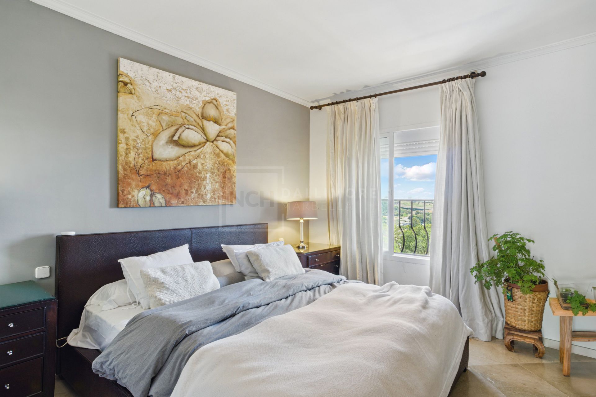 Amplio ático dúplex de cuatro dormitorios en el complejo Los Pinos de Aloha, Nueva Andalucía, Marbella
