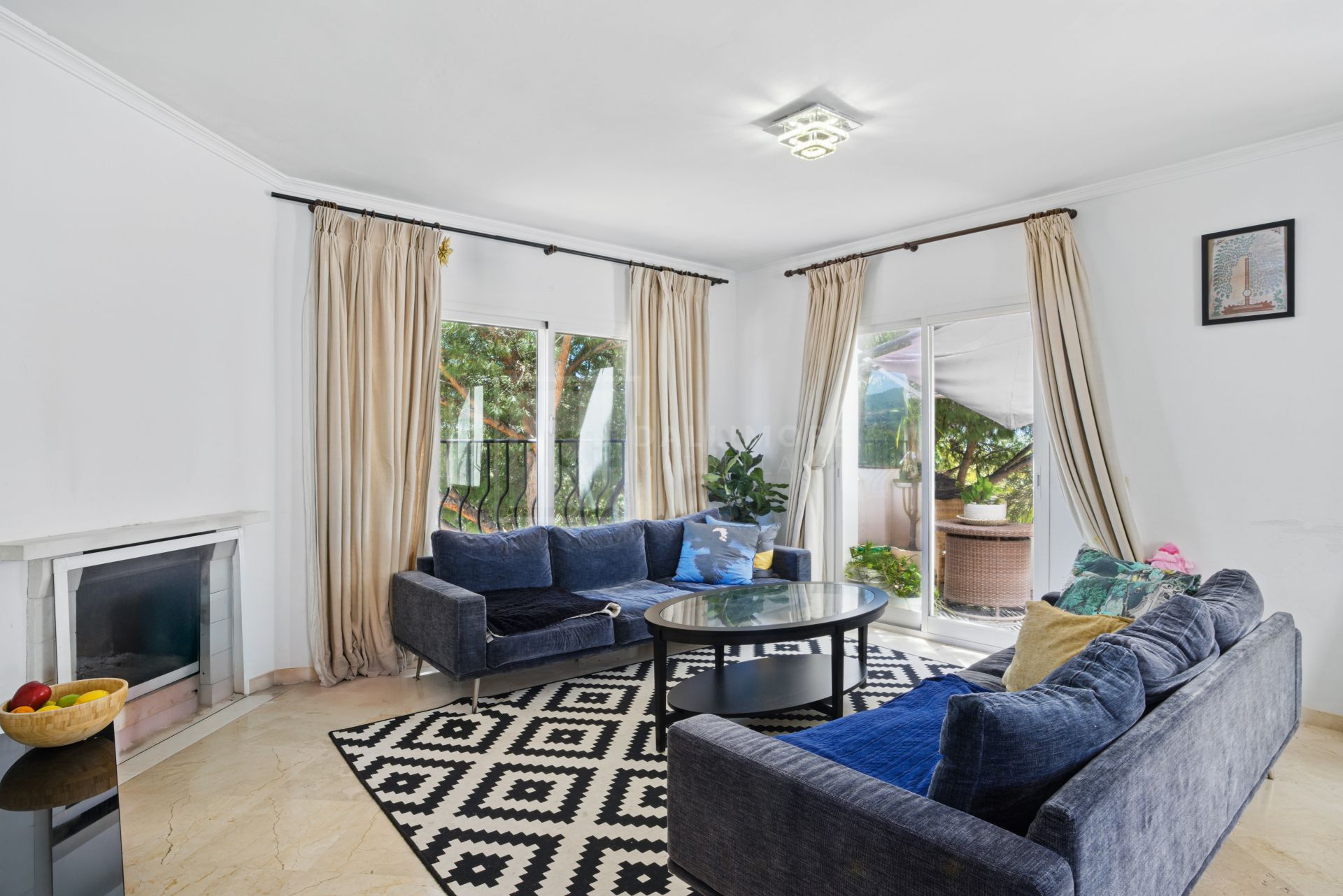 Amplio ático dúplex de cuatro dormitorios en el complejo Los Pinos de Aloha, Nueva Andalucía, Marbella