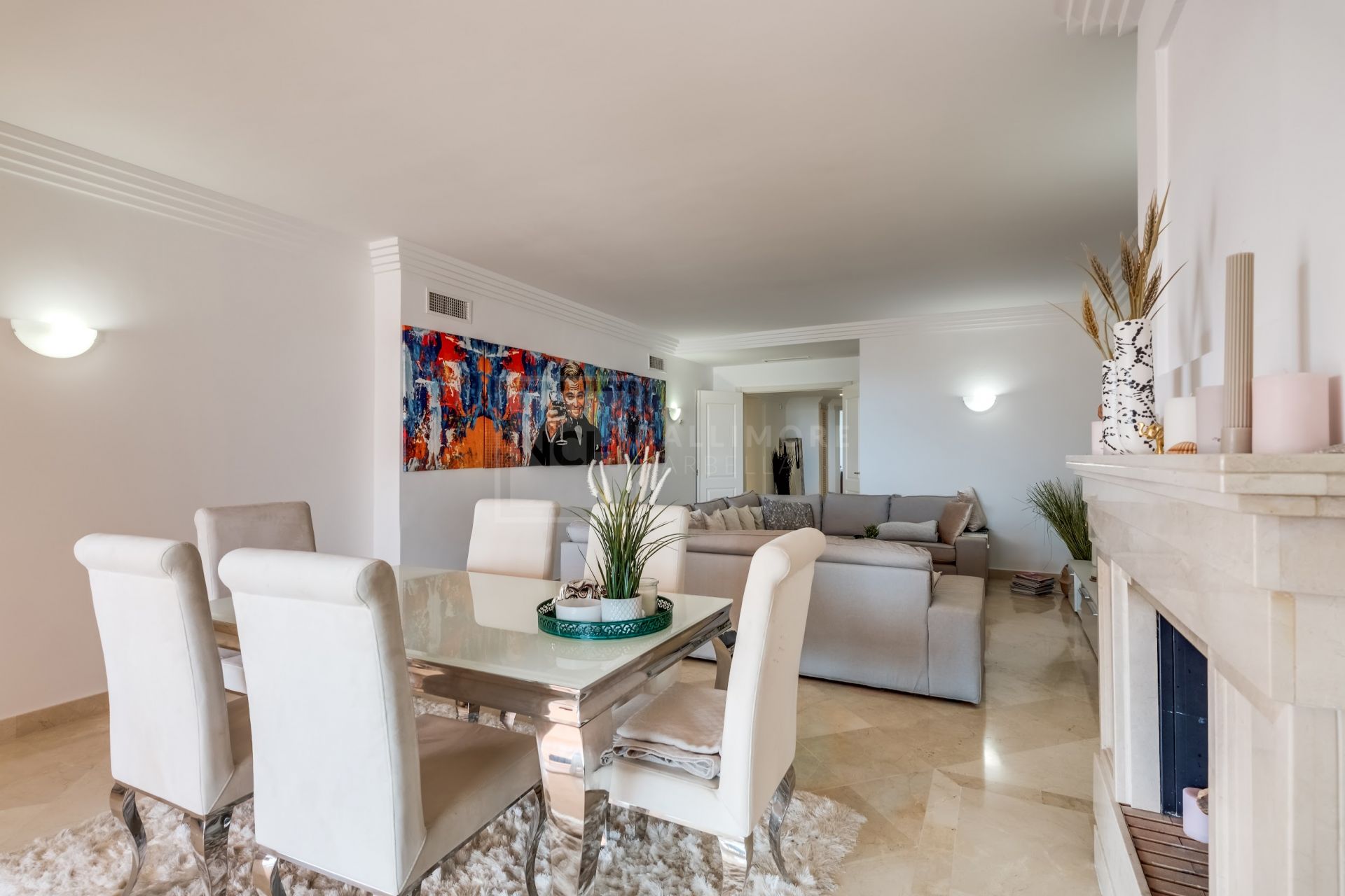 Elegante apartamento en planta baja de dos dormitorios situado en la exclusiva comunidad cerrada de Albatross Hill en Nueva Andalucía