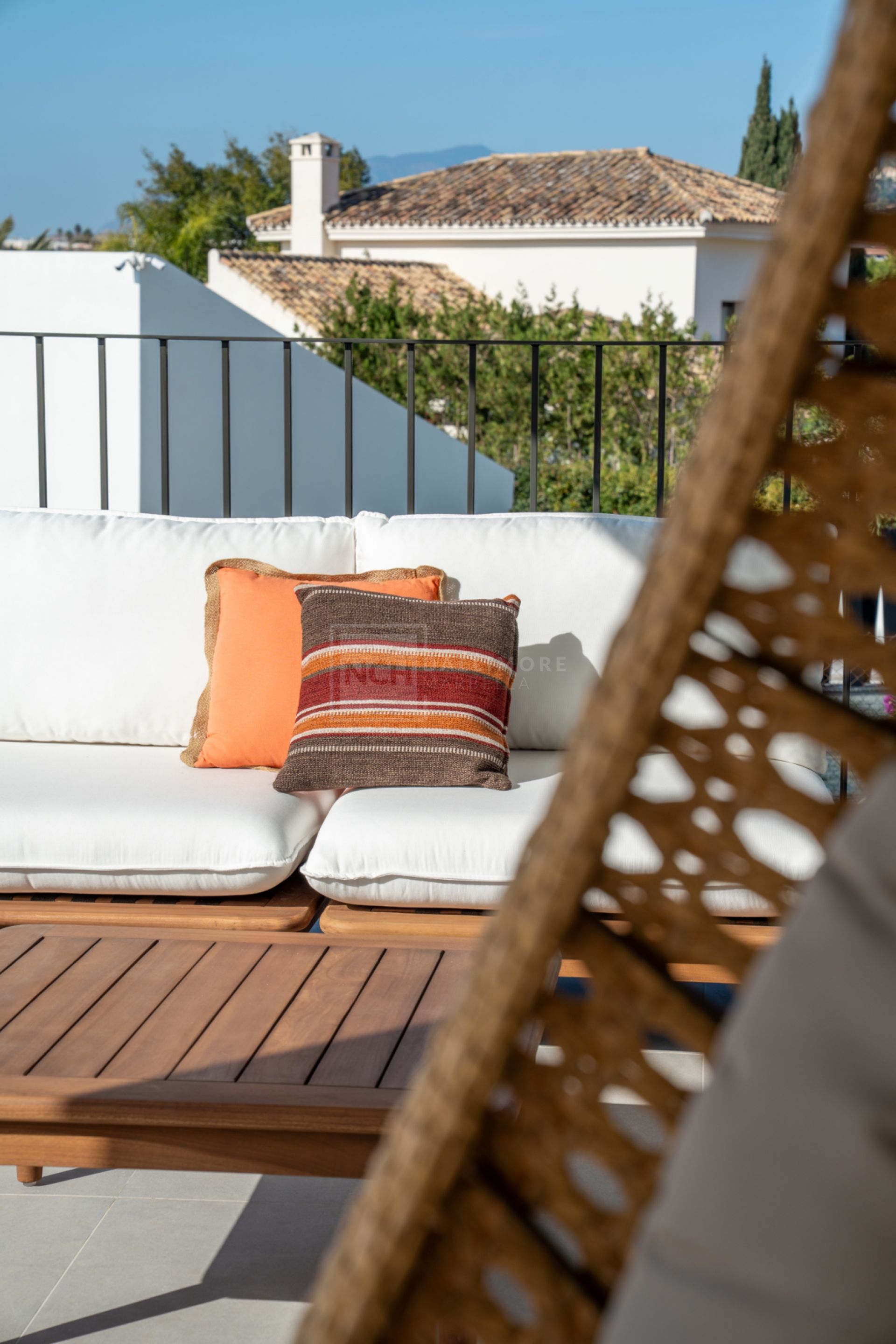 LUXURY 5-BEDROOM VILLA WITH PANORMIC SEA & GOLF VIEWS