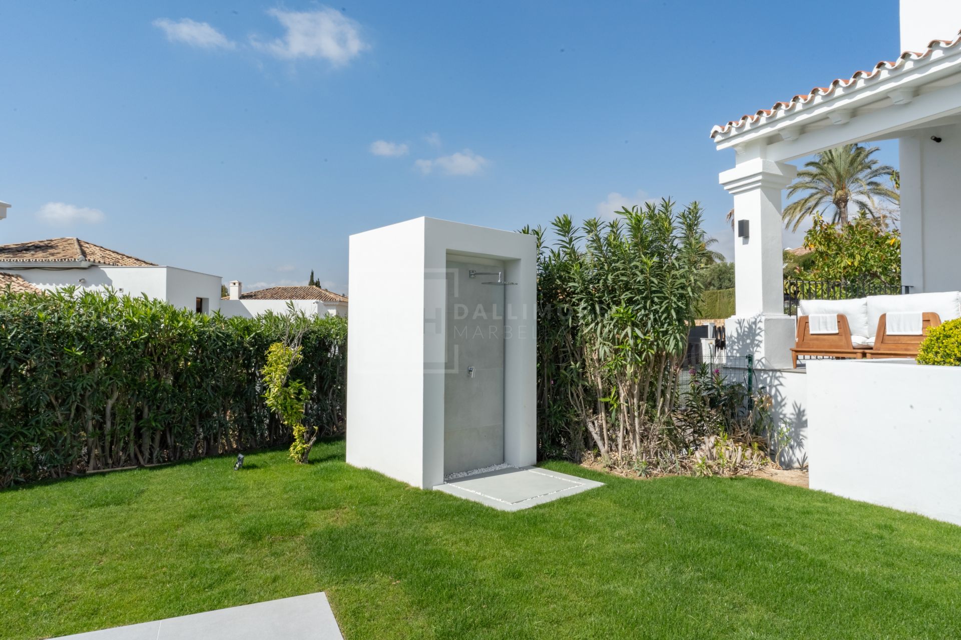 LUXURY 5-BEDROOM VILLA WITH PANORMIC SEA & GOLF VIEWS