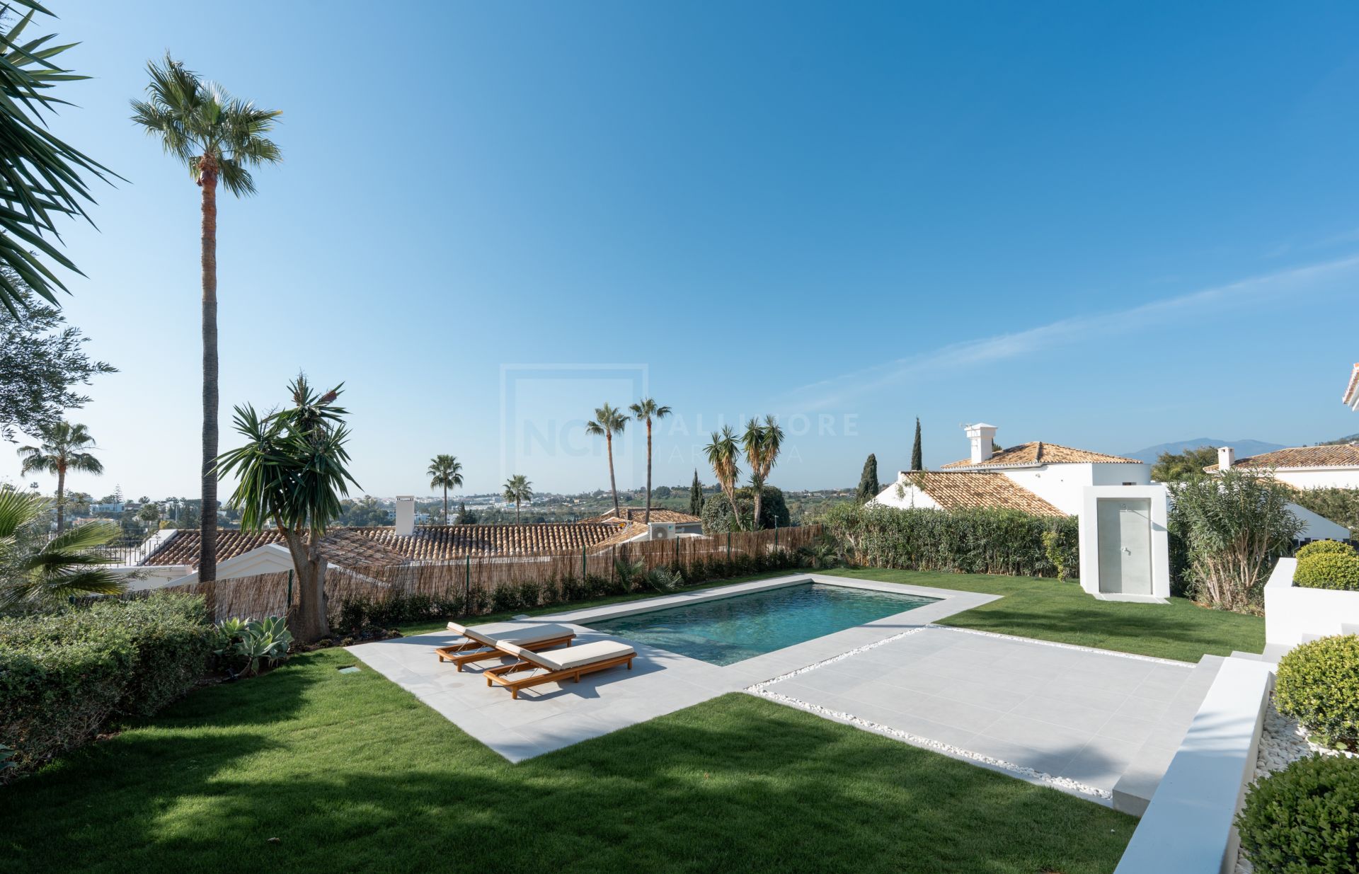 LUXURY 5-BEDROOM VILLA WITH PANORMIC SEA & GOLF VIEWS
