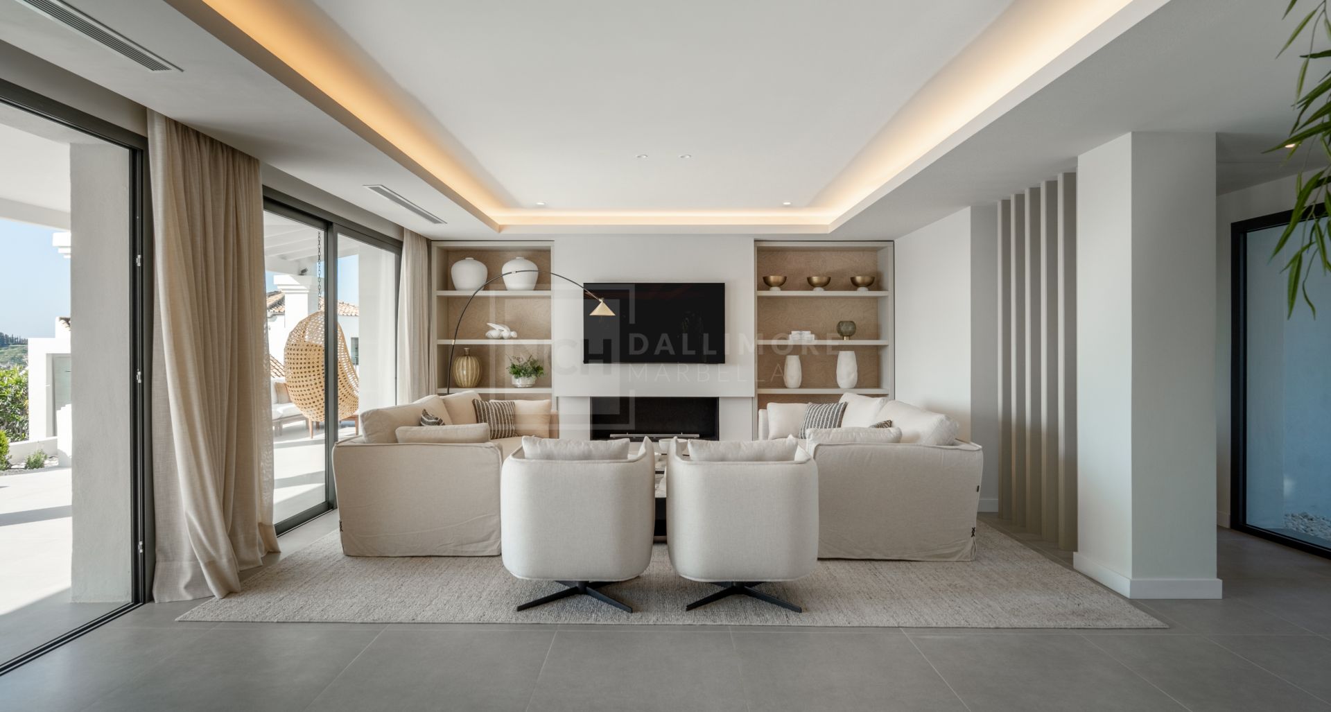 LUXURY 5-BEDROOM VILLA WITH PANORMIC SEA & GOLF VIEWS