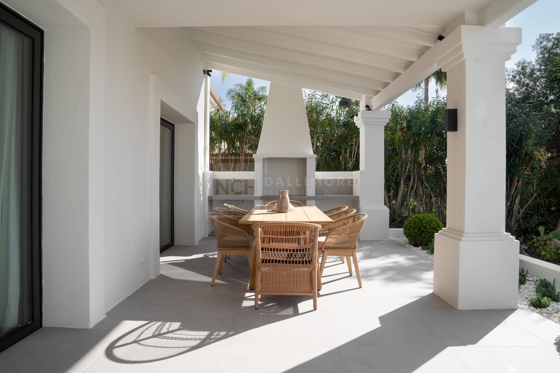 LUXURY 5-BEDROOM VILLA WITH PANORMIC SEA & GOLF VIEWS
