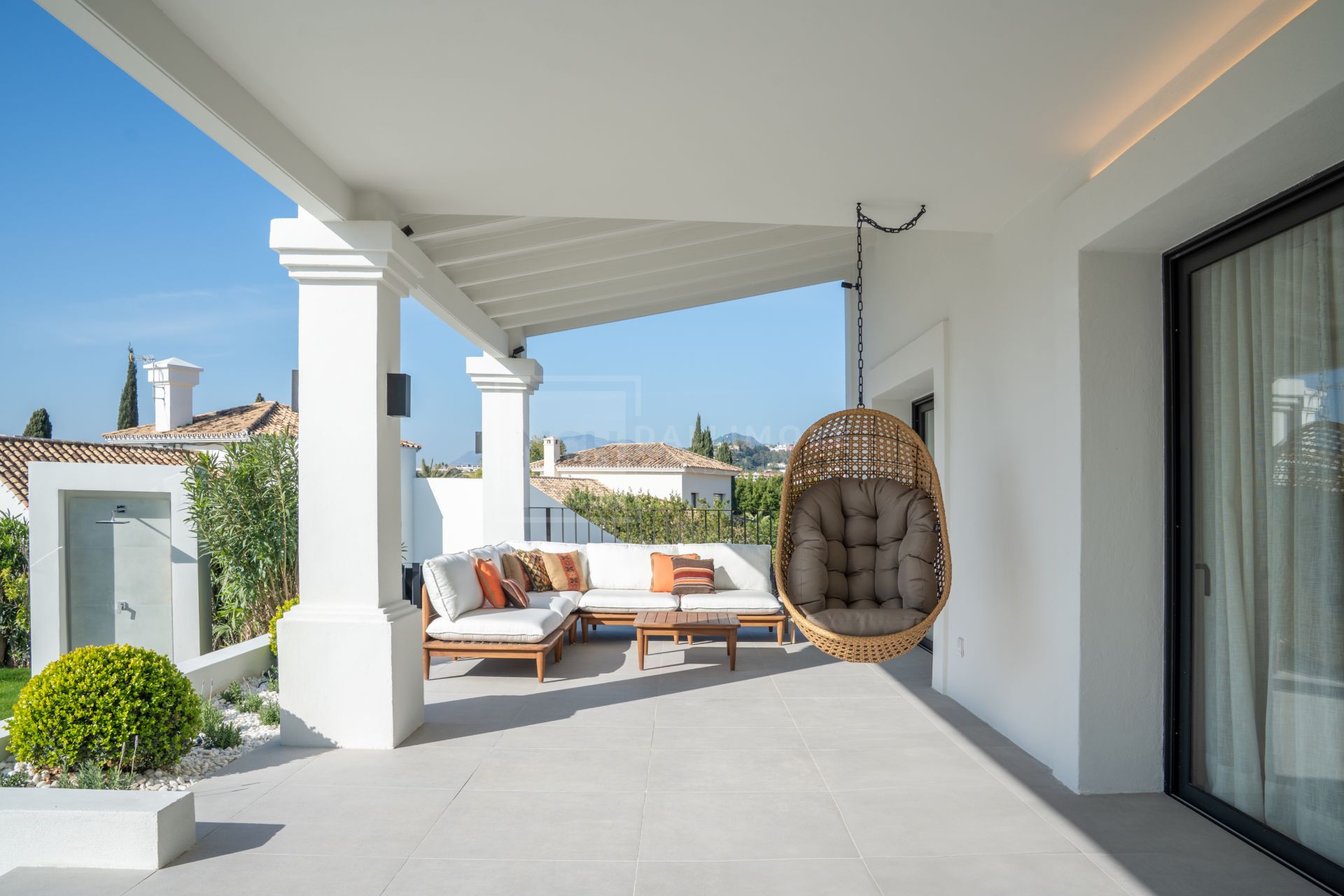 LUXURY 5-BEDROOM VILLA WITH PANORMIC SEA & GOLF VIEWS