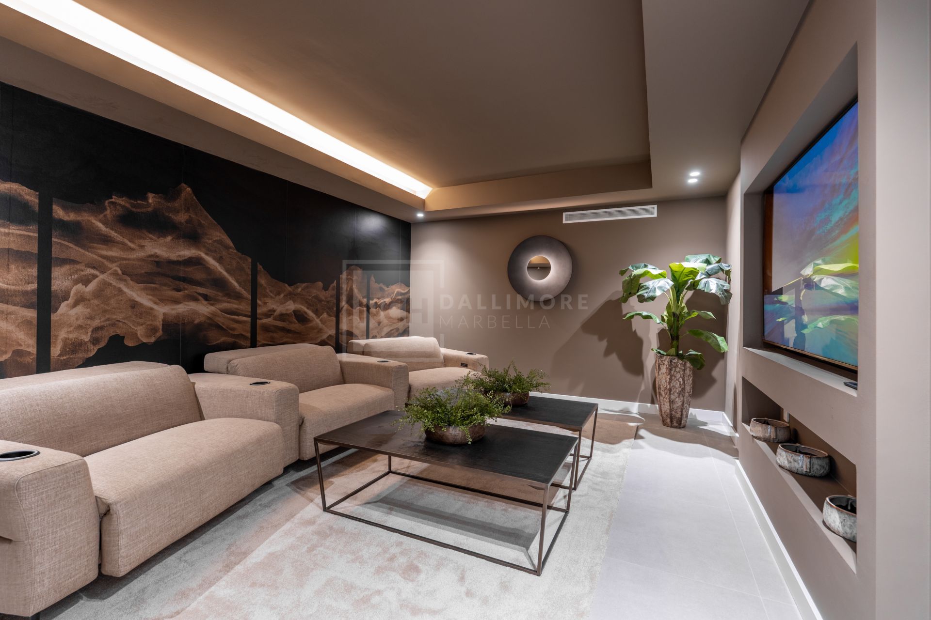 LUXURY 5-BEDROOM VILLA WITH PANORMIC SEA & GOLF VIEWS