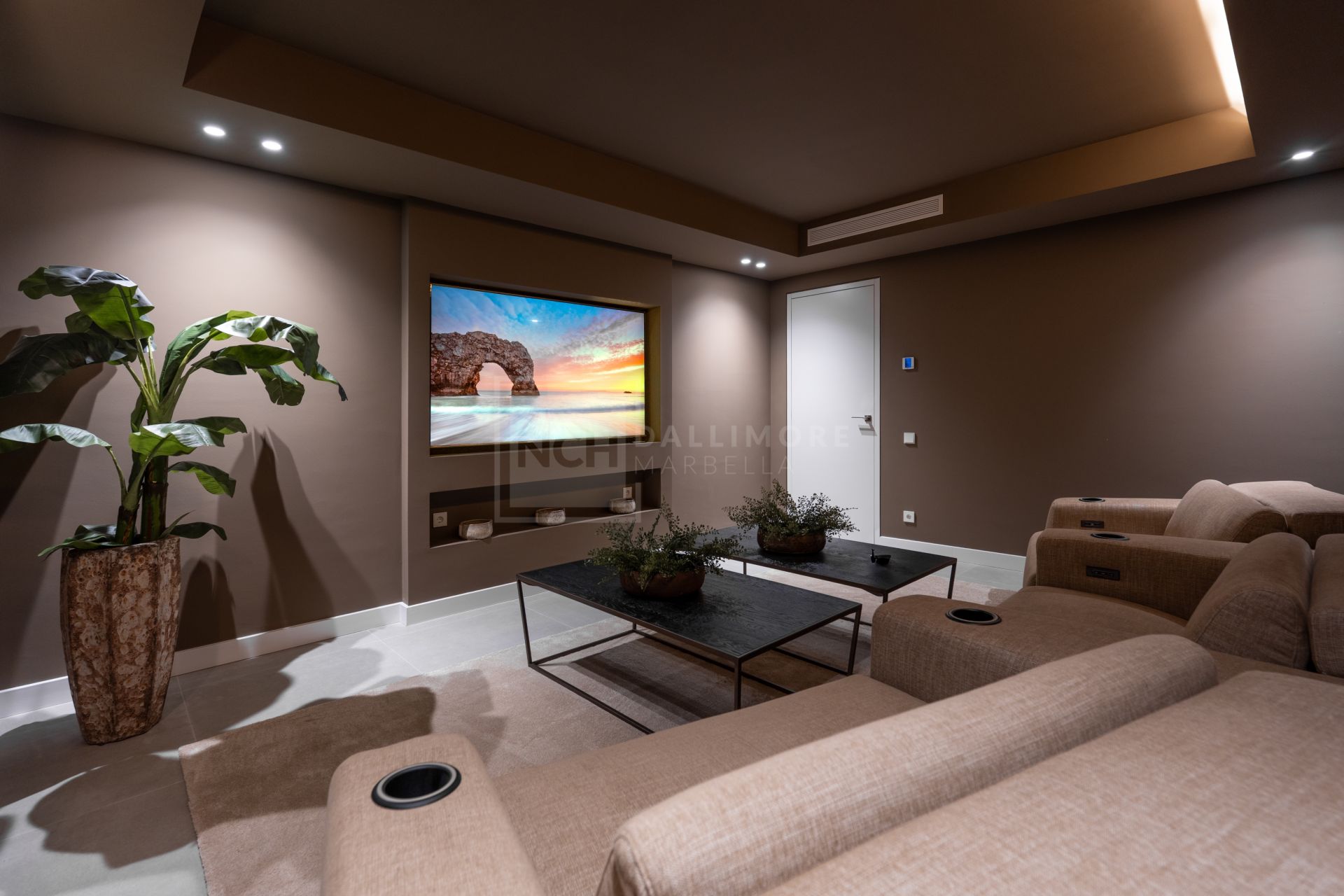 LUXURY 5-BEDROOM VILLA WITH PANORMIC SEA & GOLF VIEWS