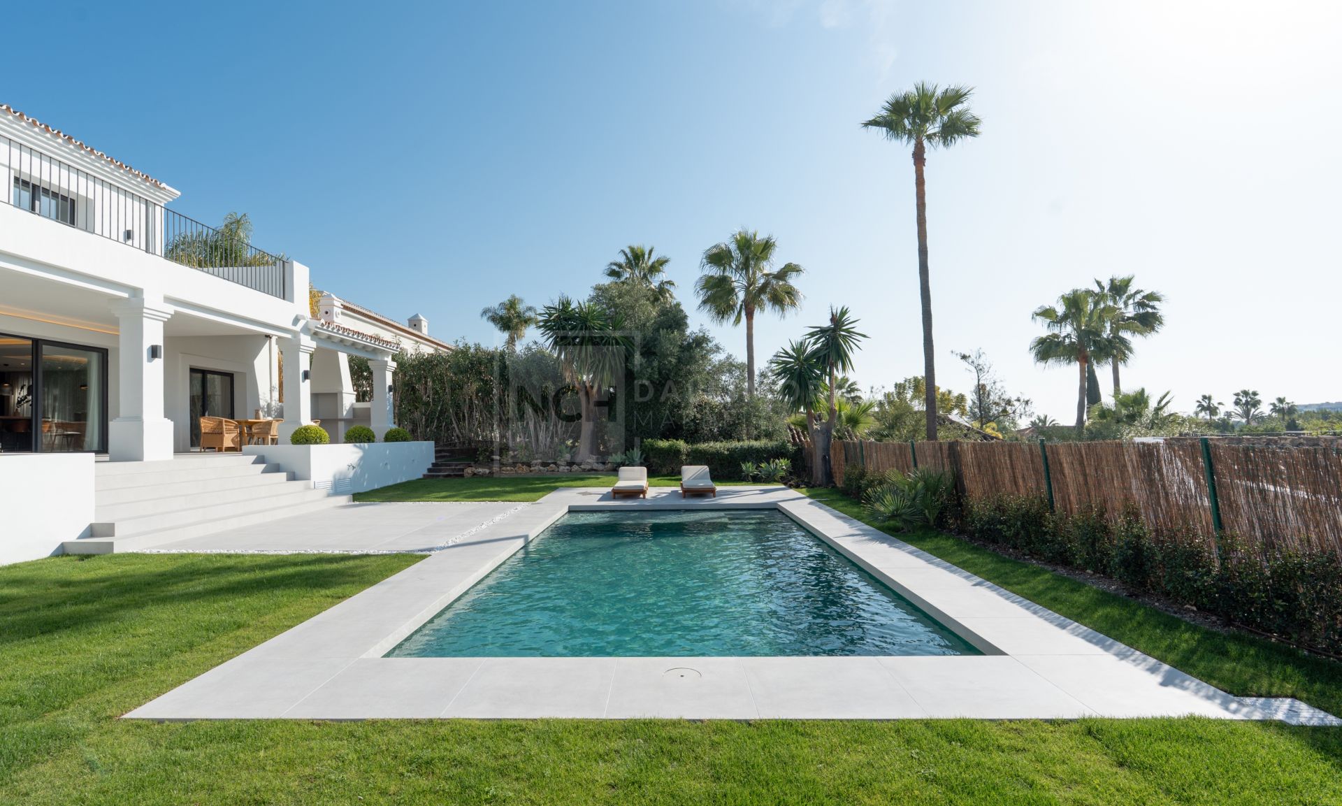 LUXURY 5-BEDROOM VILLA WITH PANORMIC SEA & GOLF VIEWS