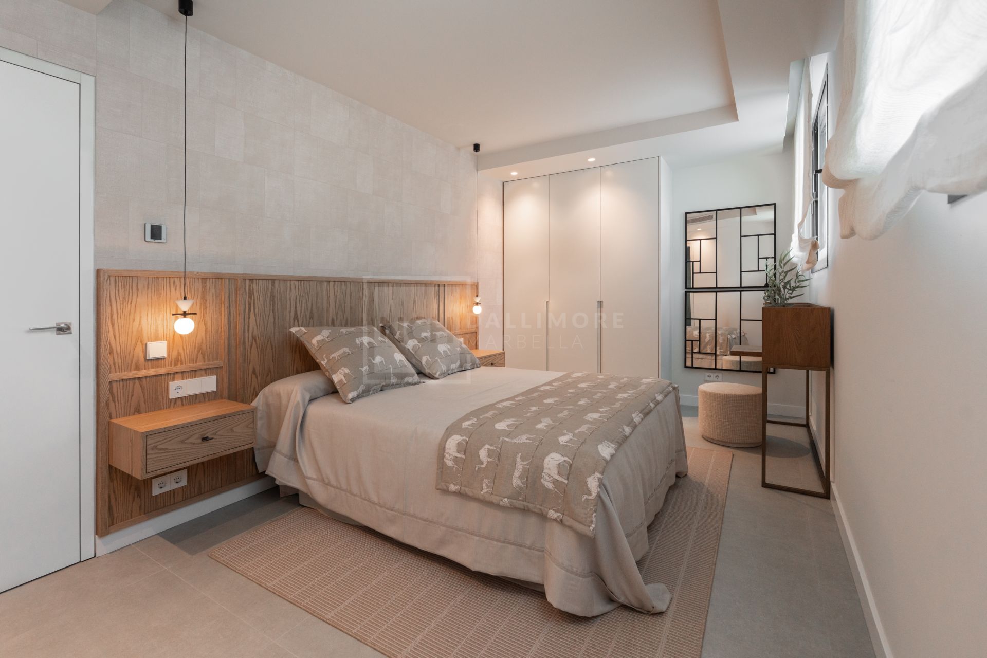 LUXURY 5-BEDROOM VILLA WITH PANORMIC SEA & GOLF VIEWS