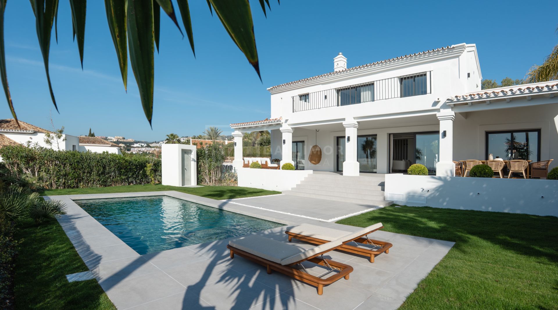 LUXURY 5-BEDROOM VILLA WITH PANORMIC SEA & GOLF VIEWS