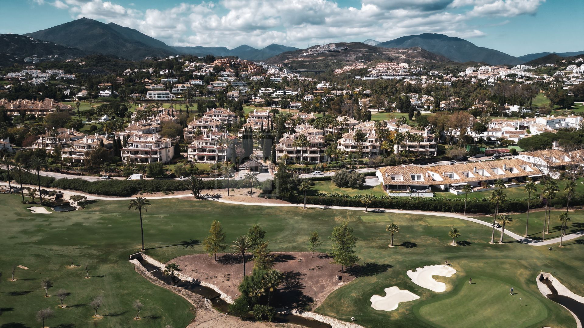 DUPLEX PENTHOUSE LOCATED IN LAS ALAMANDAS