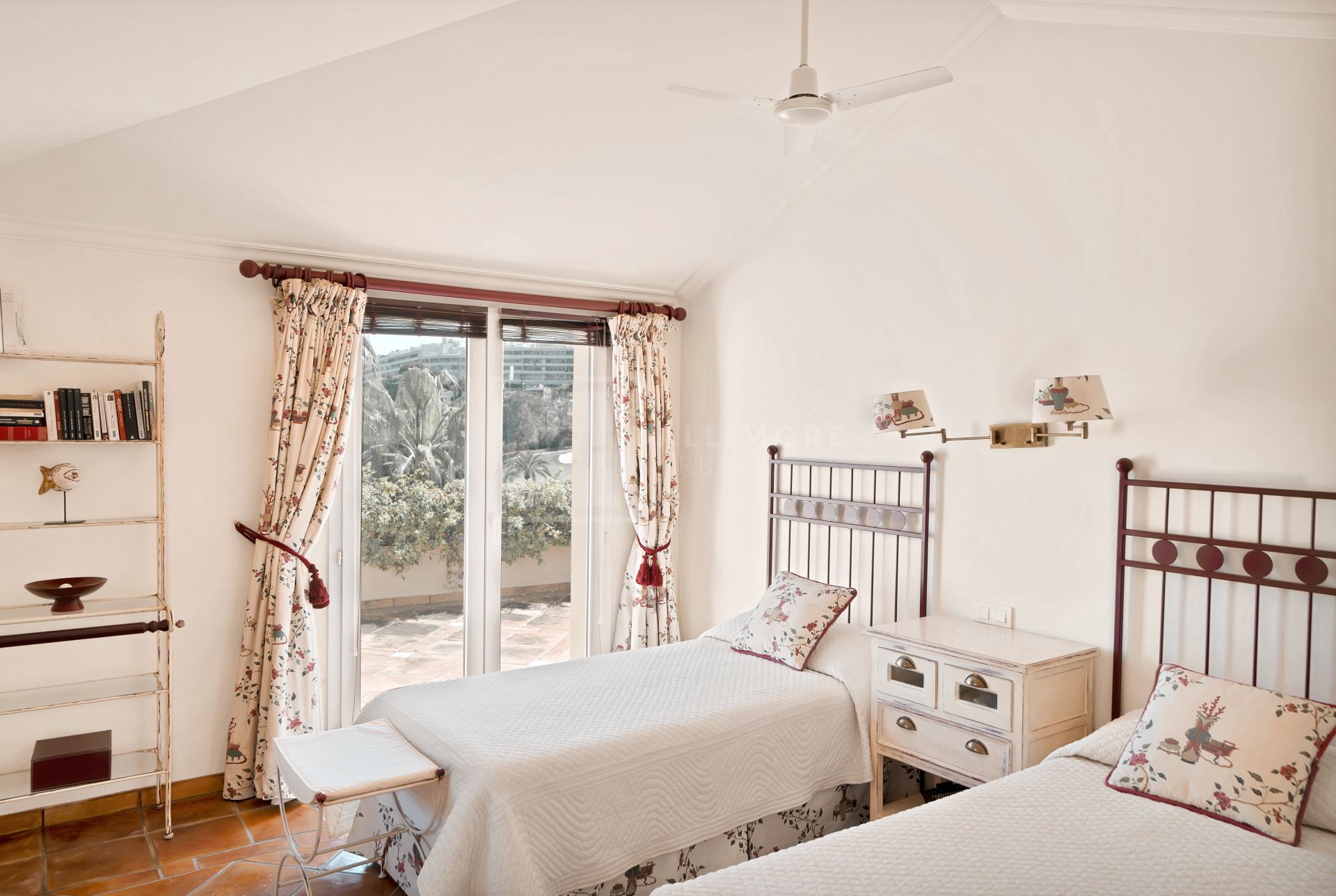 DUPLEX PENTHOUSE LOCATED IN LAS ALAMANDAS