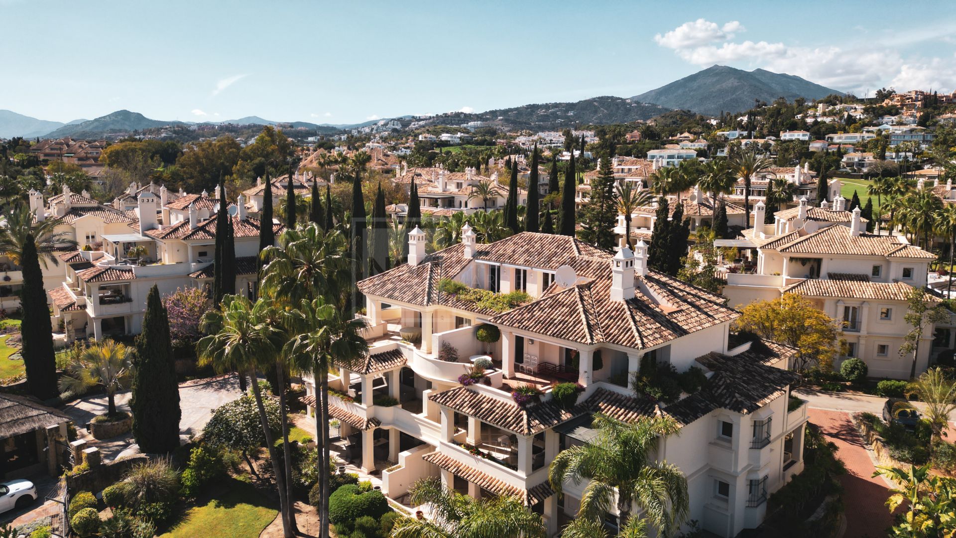 DUPLEX PENTHOUSE LOCATED IN LAS ALAMANDAS