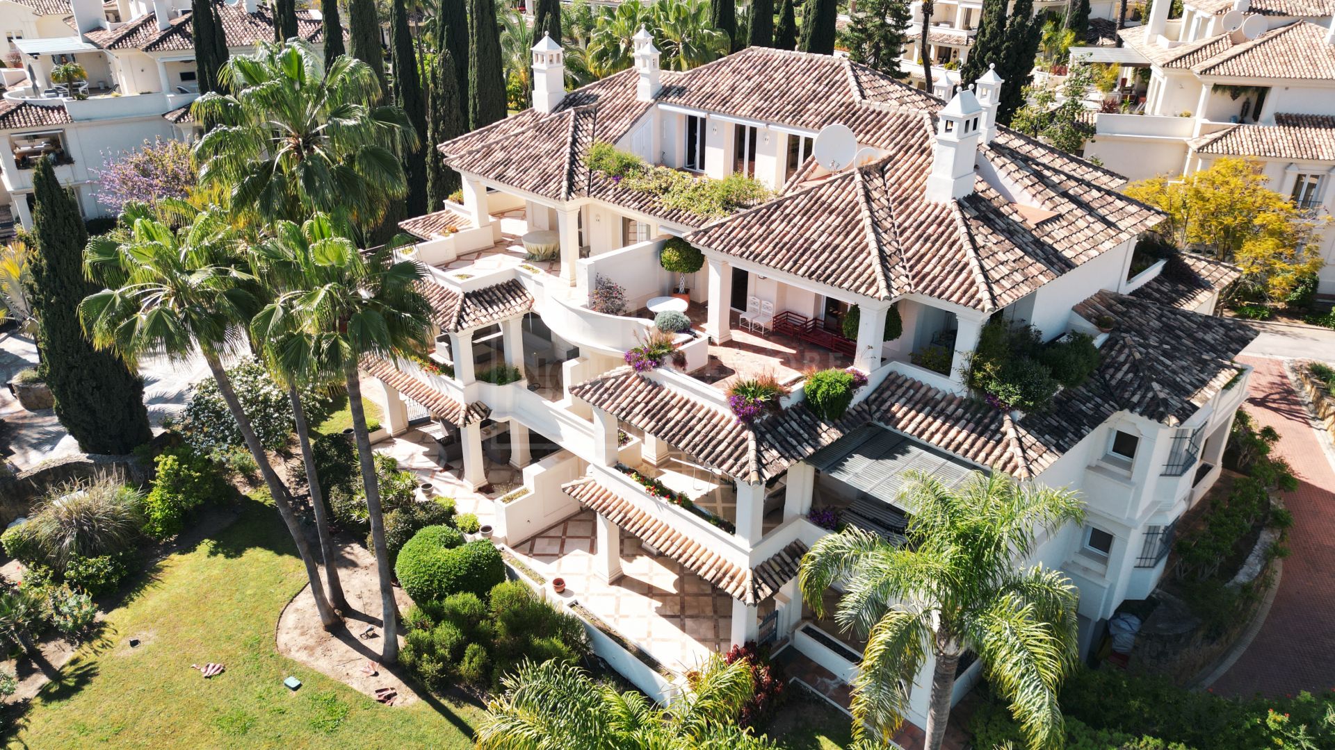 DUPLEX PENTHOUSE LOCATED IN LAS ALAMANDAS