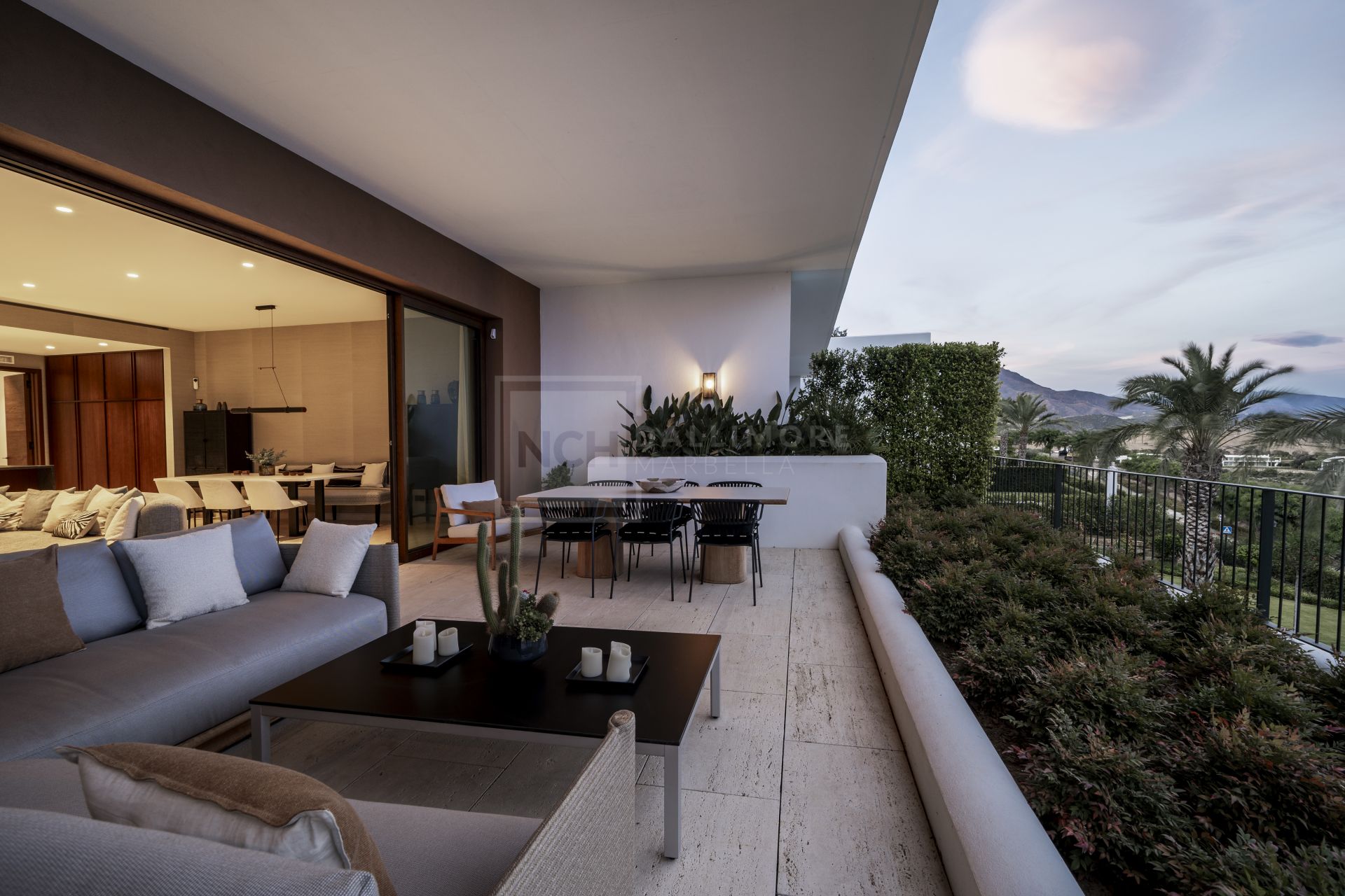 Apartamento en primera línea de golf que ofrece privacidad, vistas al mar y un estilo de vida de resort de cinco estrellas en Casares