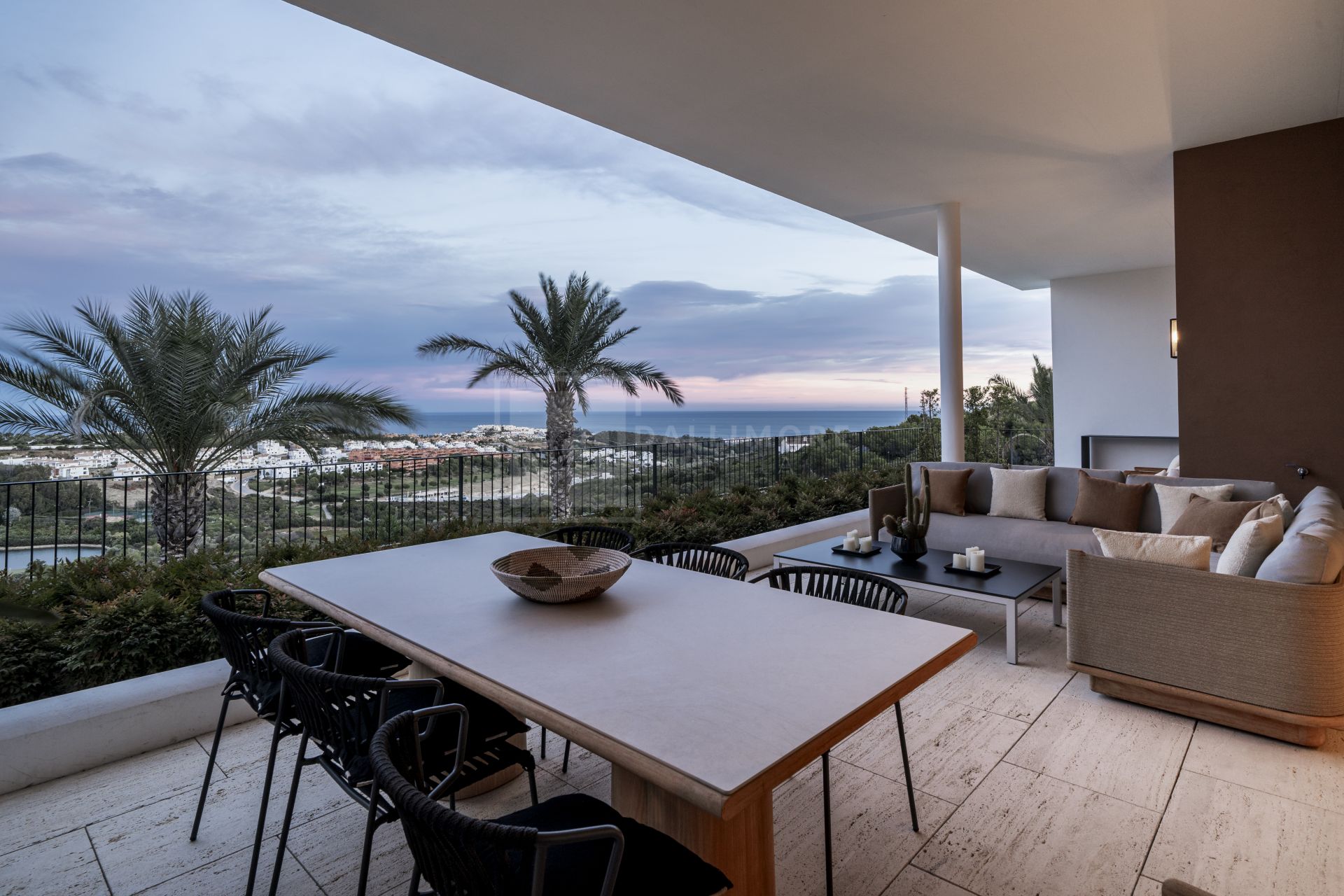 Apartamento en primera línea de golf que ofrece privacidad, vistas al mar y un estilo de vida de resort de cinco estrellas en Casares
