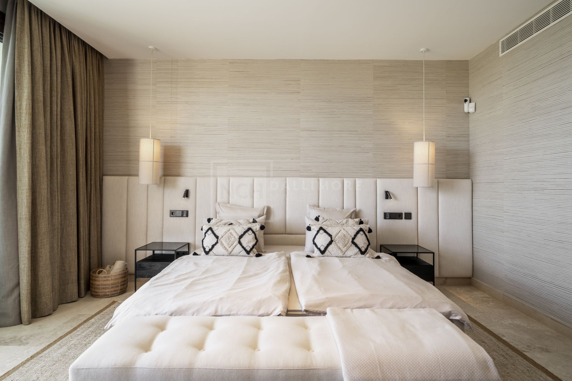 Apartamento en primera línea de golf que ofrece privacidad, vistas al mar y un estilo de vida de resort de cinco estrellas en Casares