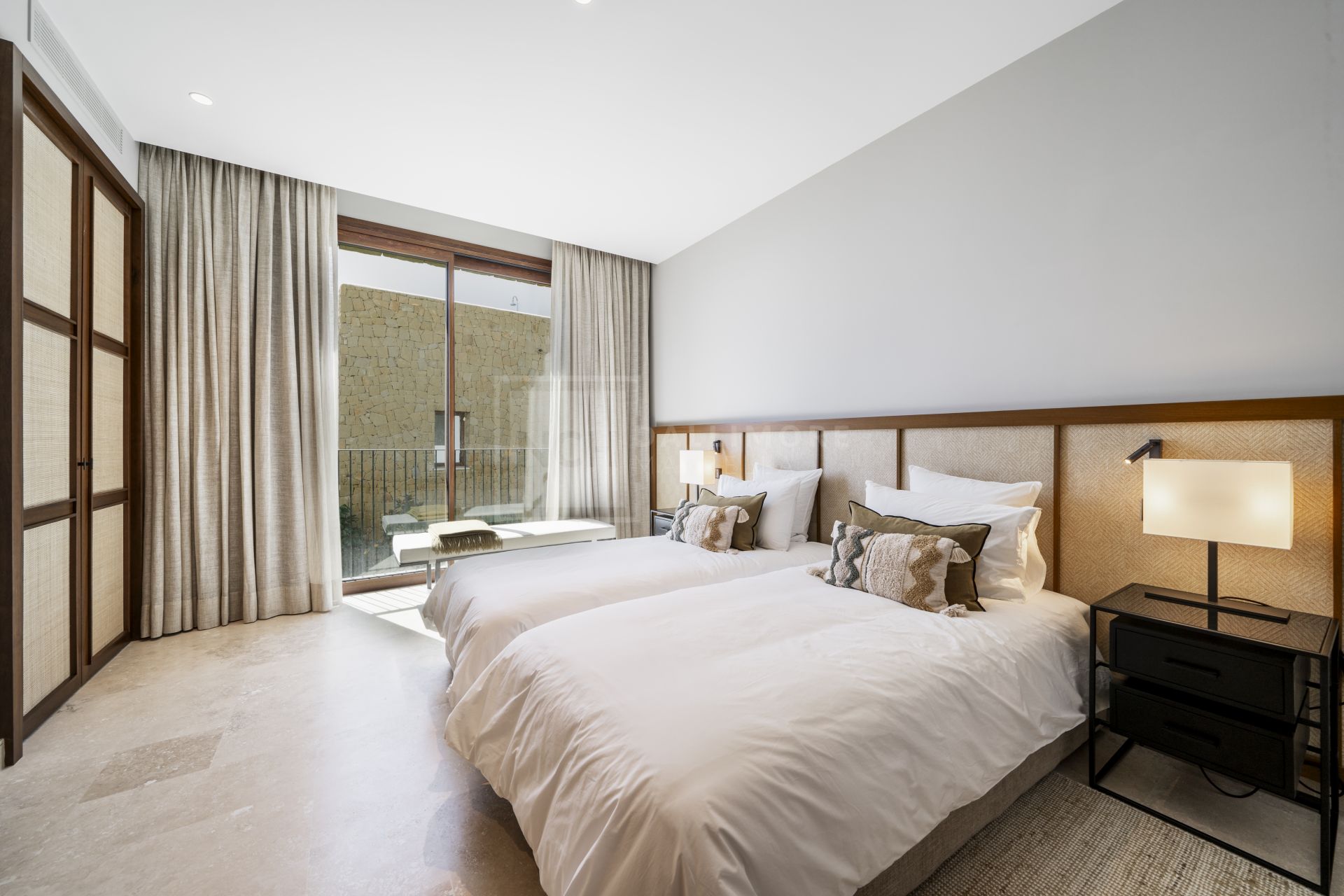 Apartamento en primera línea de golf que ofrece privacidad, vistas al mar y un estilo de vida de resort de cinco estrellas en Casares