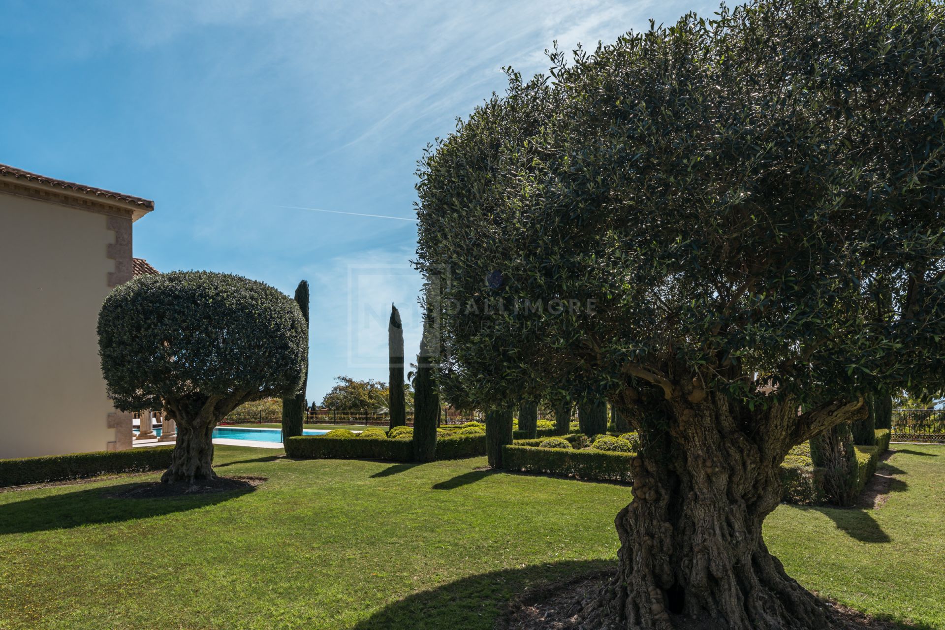 VILLA SINFONÍA - LUJOSA FINCA NEOCLÁSICA EN SIERRA BLANCA