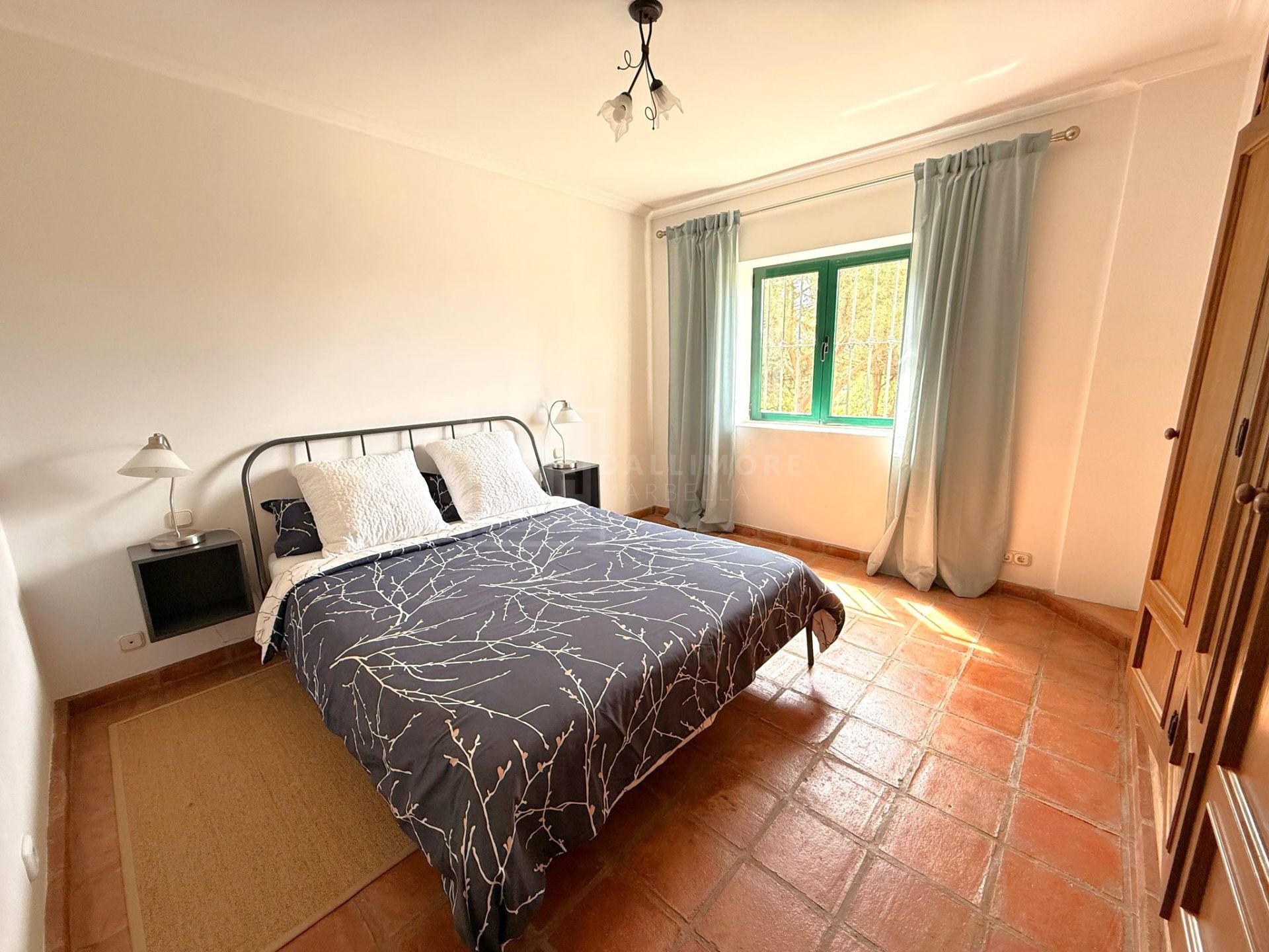 LARGE TRADITIONAL STYLE VILLA IN SOTOGRANDE