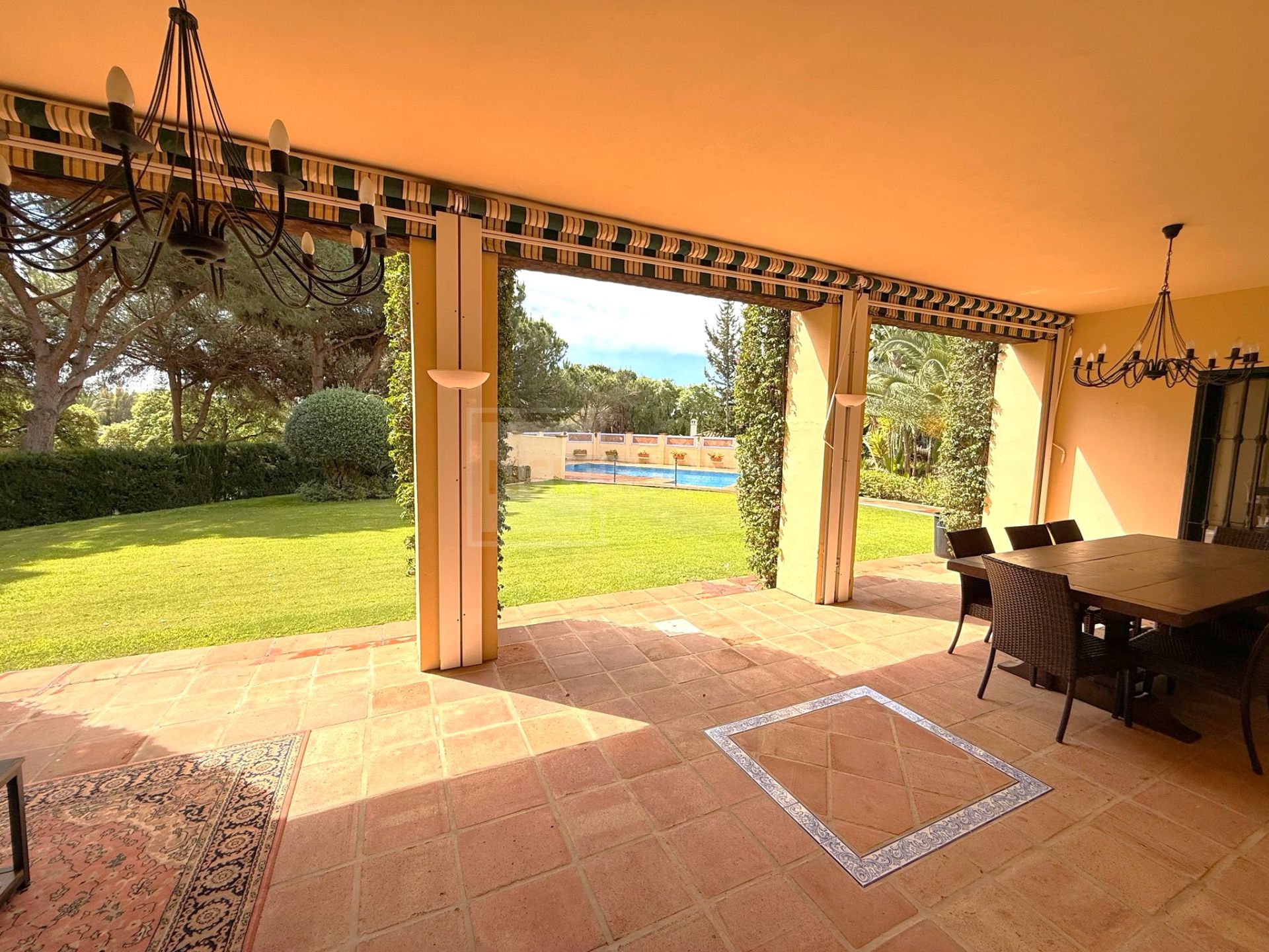 LARGE TRADITIONAL STYLE VILLA IN SOTOGRANDE