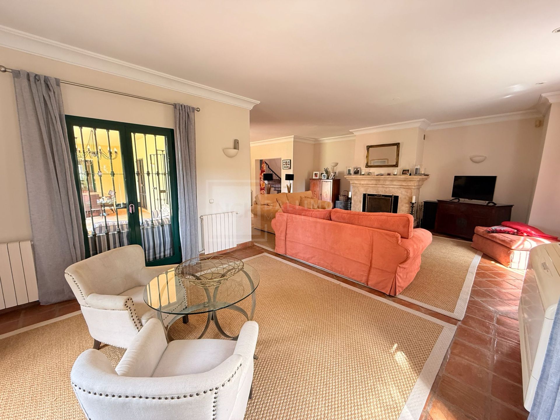 LARGE TRADITIONAL STYLE VILLA IN SOTOGRANDE