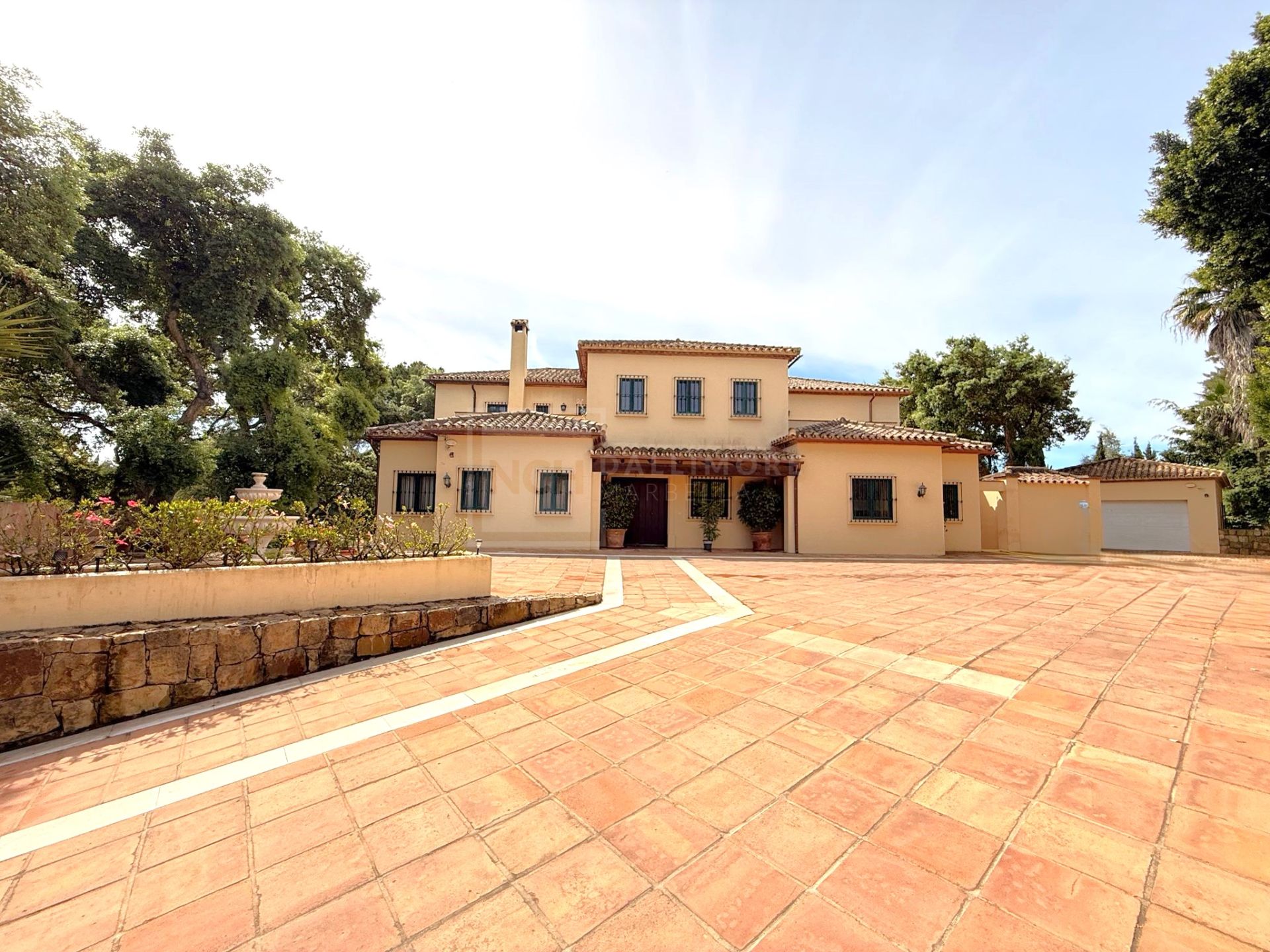 LARGE TRADITIONAL STYLE VILLA IN SOTOGRANDE
