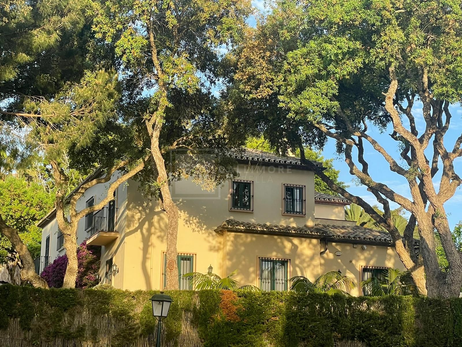 LARGE TRADITIONAL STYLE VILLA IN SOTOGRANDE