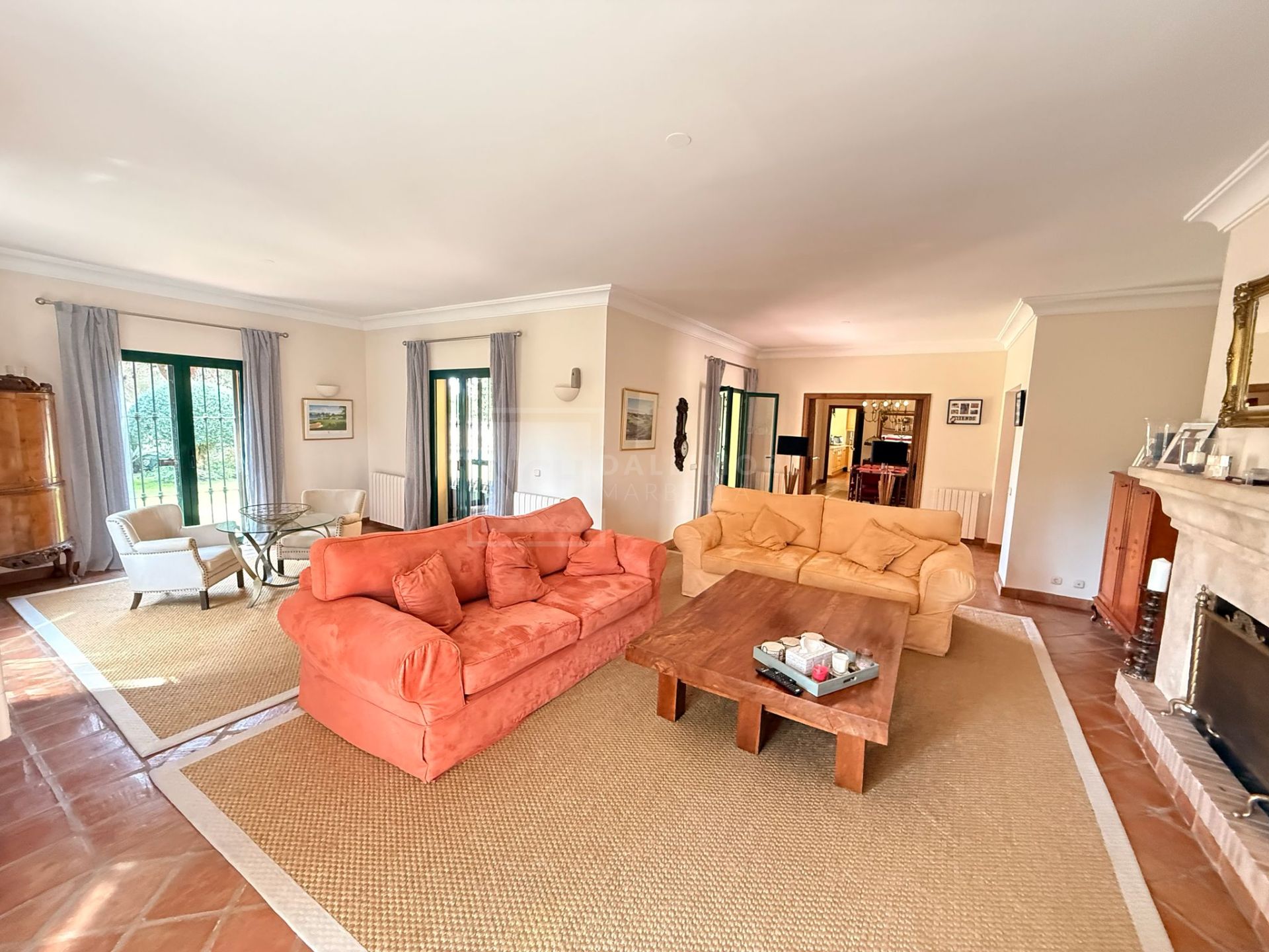 LARGE TRADITIONAL STYLE VILLA IN SOTOGRANDE