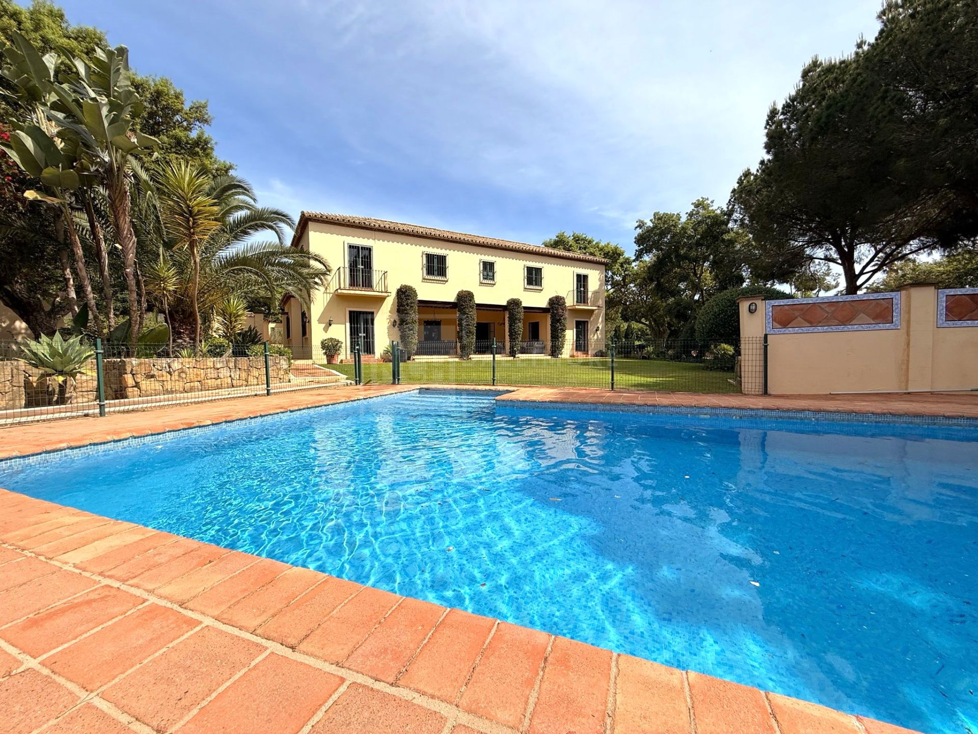 LARGE TRADITIONAL STYLE VILLA IN SOTOGRANDE