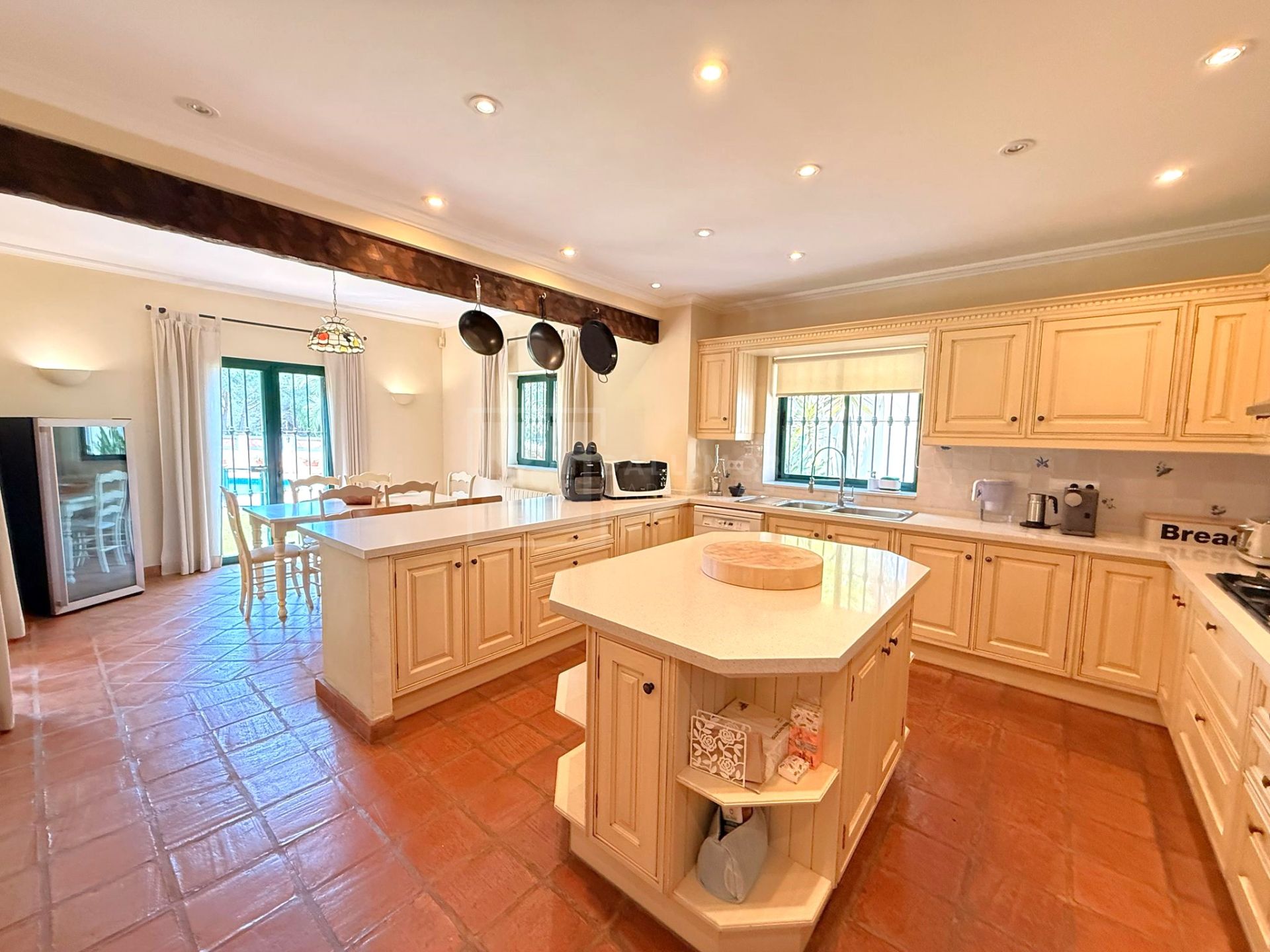 LARGE TRADITIONAL STYLE VILLA IN SOTOGRANDE