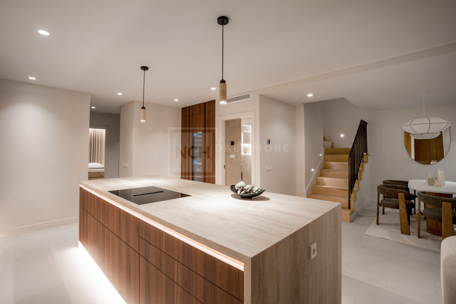 DUPLEX PENTHOUSE IN PRIME LOCATION WITHIN NUEVA ANDALUCIA
