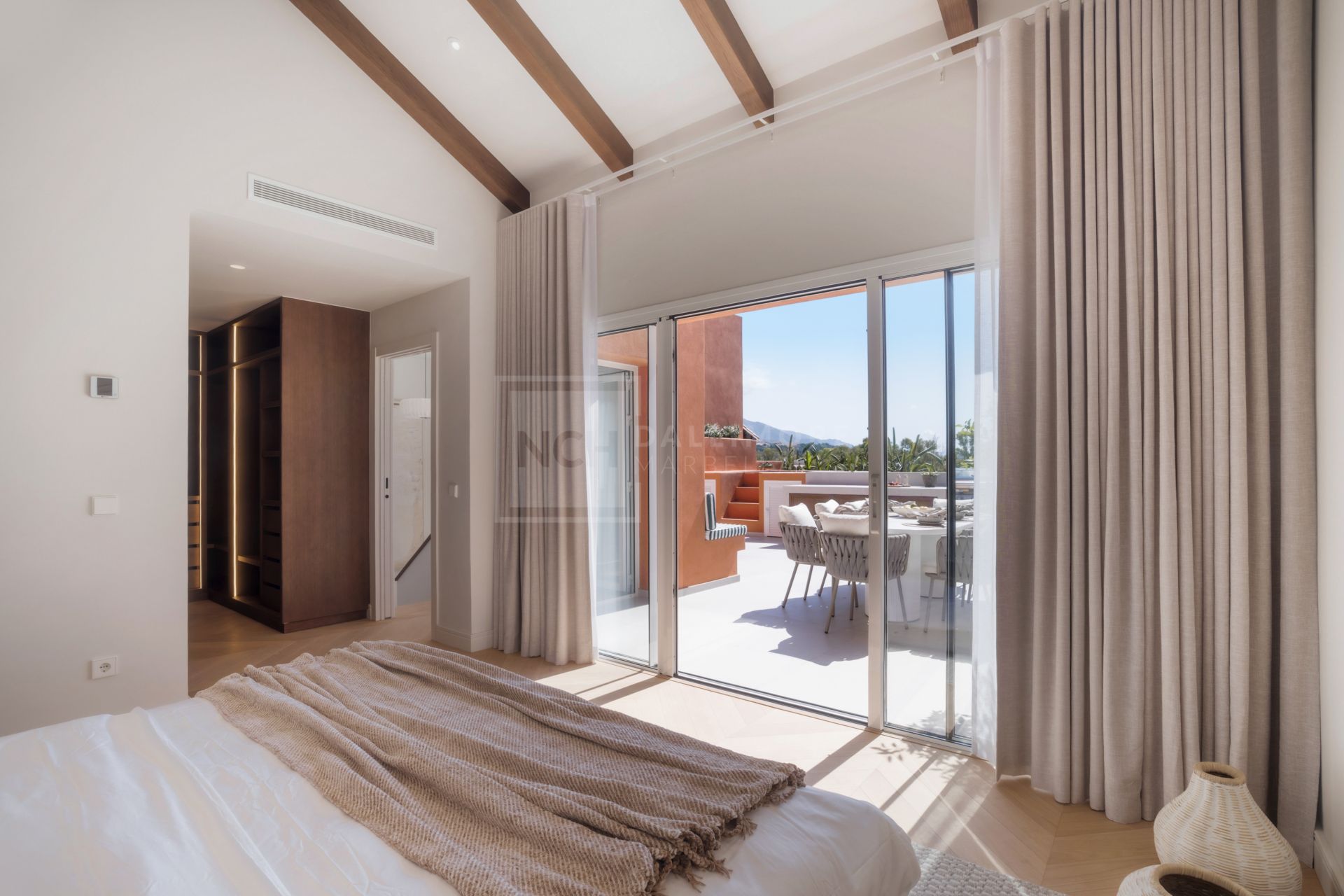 DUPLEX PENTHOUSE IN PRIME LOCATION WITHIN NUEVA ANDALUCIA