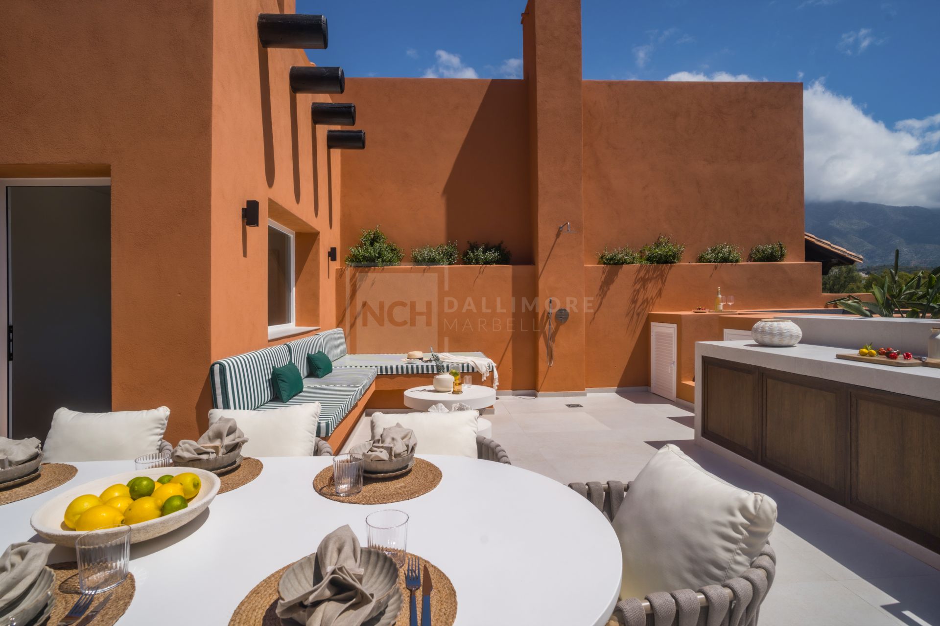 DUPLEX PENTHOUSE IN PRIME LOCATION WITHIN NUEVA ANDALUCIA