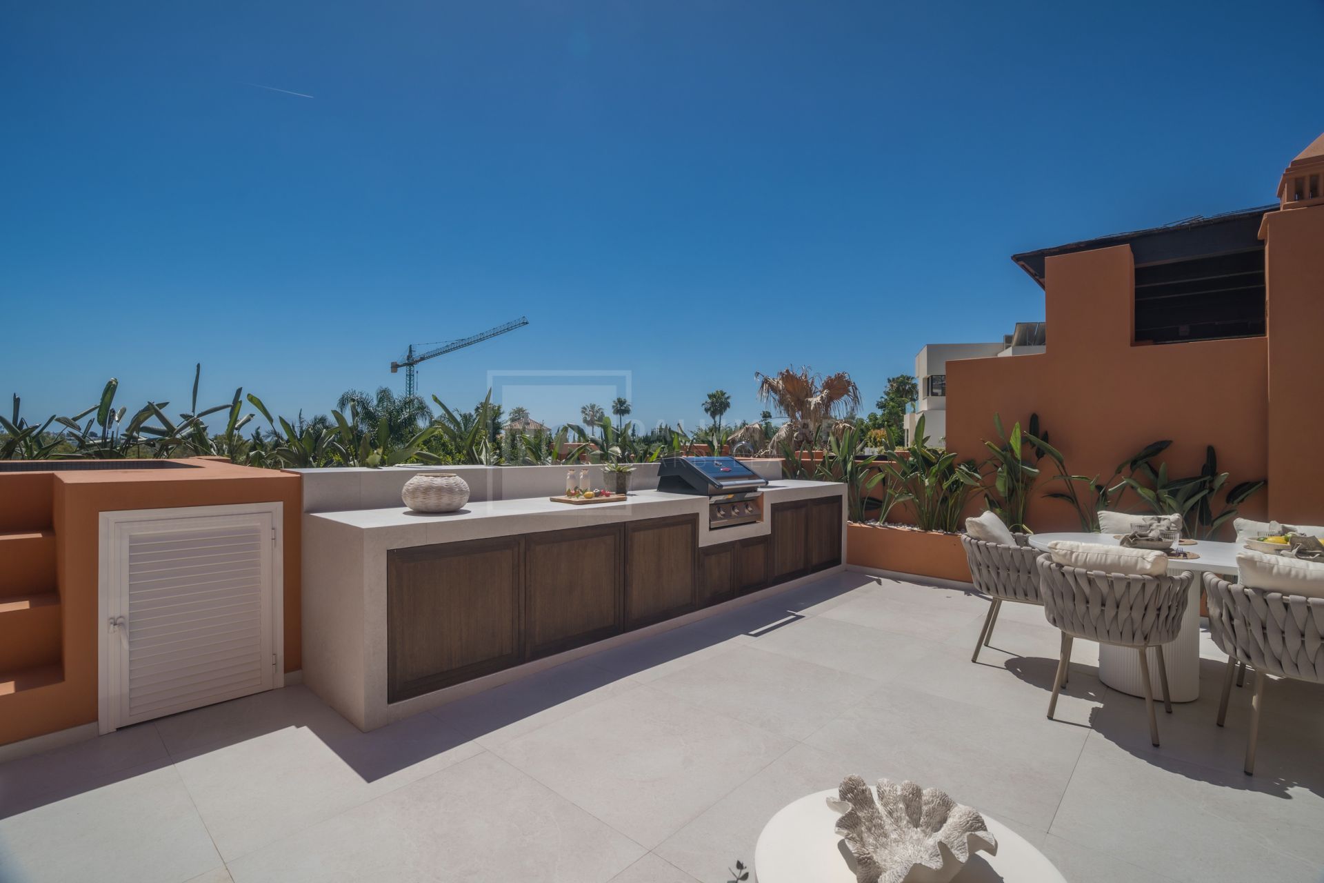 DUPLEX PENTHOUSE IN PRIME LOCATION WITHIN NUEVA ANDALUCIA
