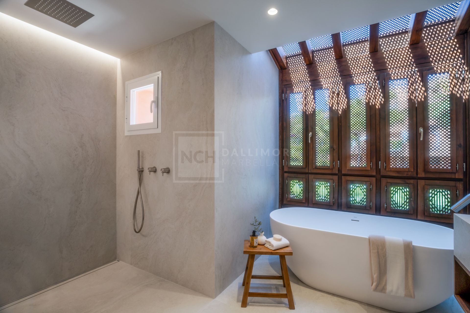 DUPLEX PENTHOUSE IN PRIME LOCATION WITHIN NUEVA ANDALUCIA