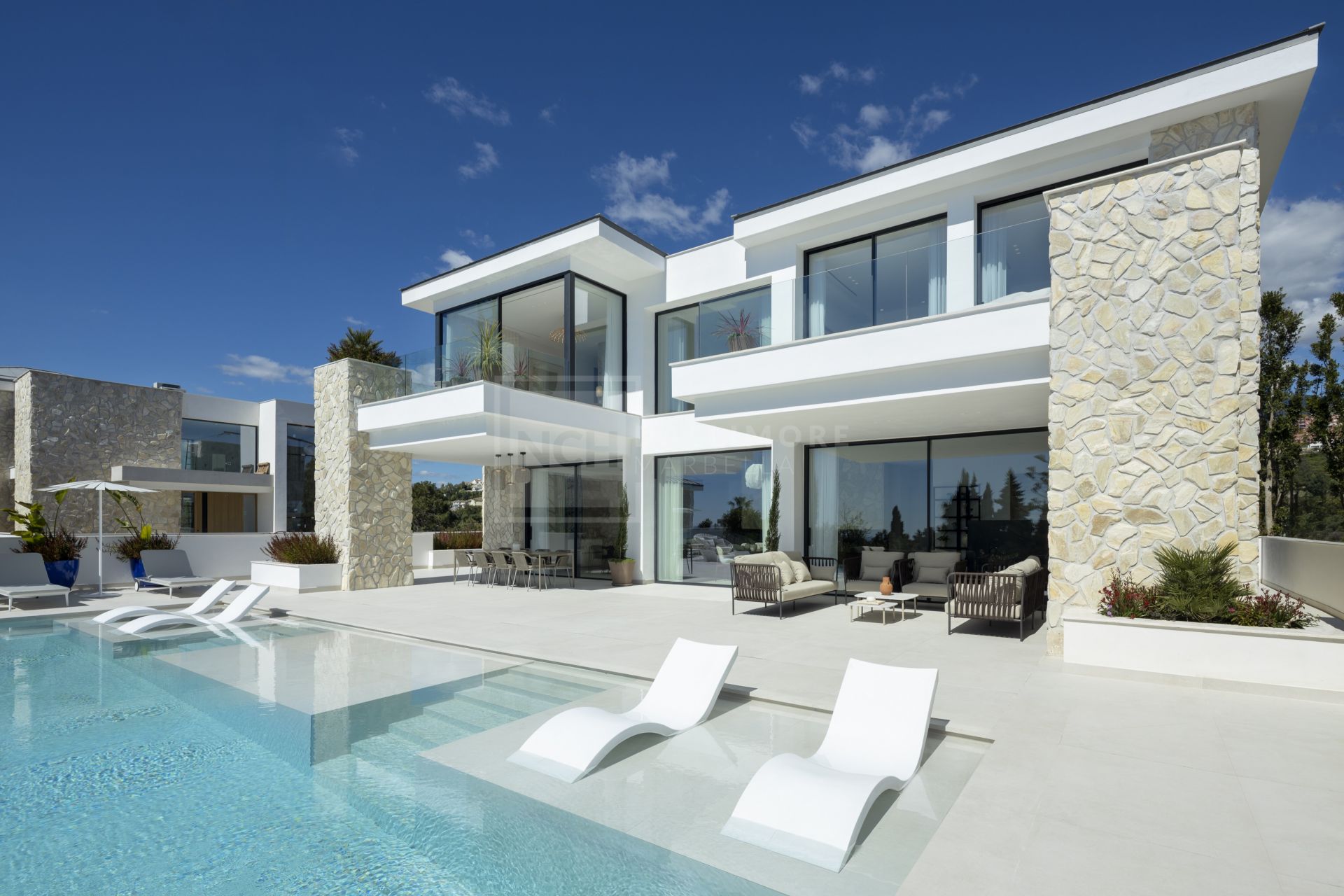 VILLA MODERNA CON VISTAS PANORÁMICAS EN LA QUINTA